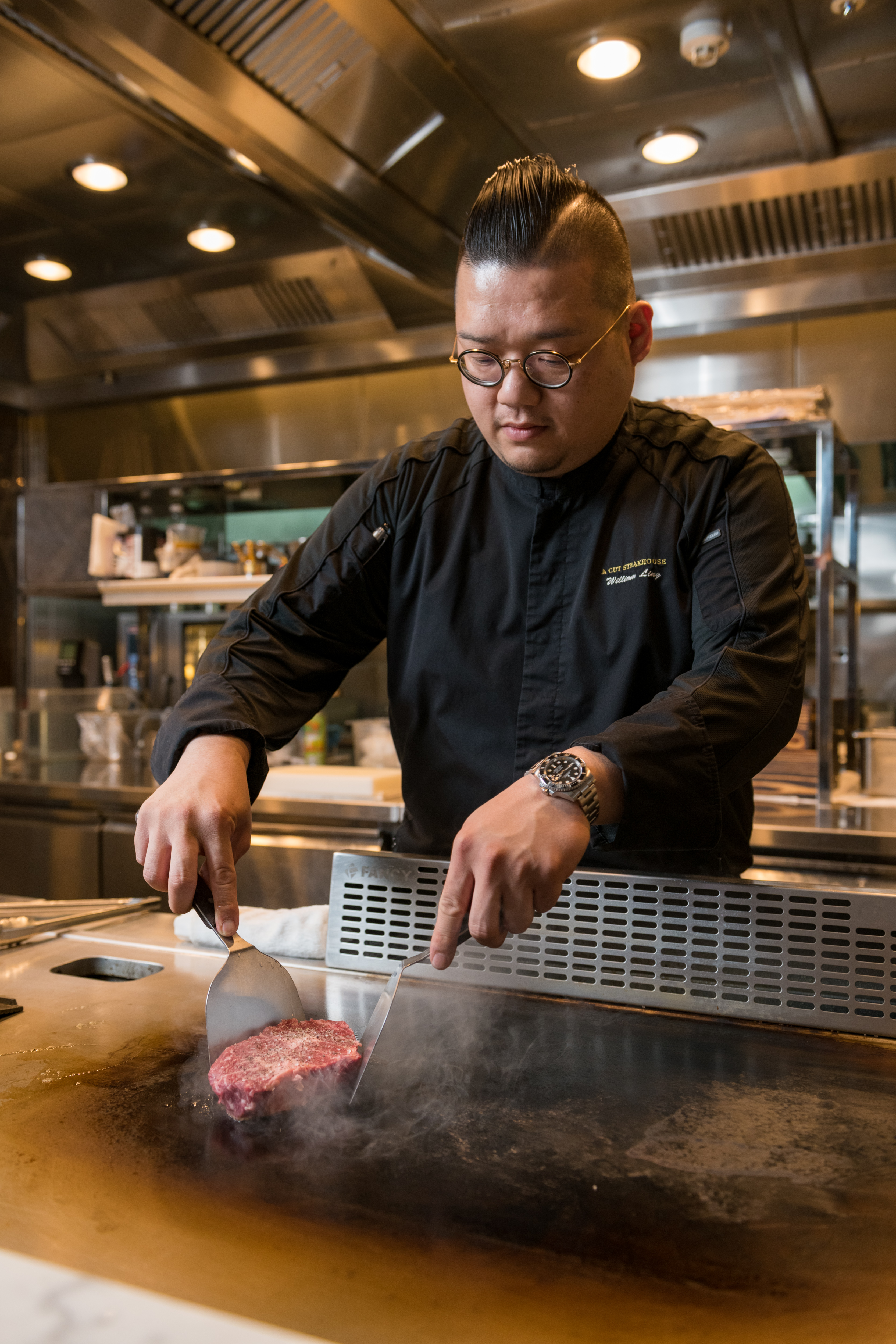 「A CUT牛排館」主廚凌維廉有15年西餐資歷。
