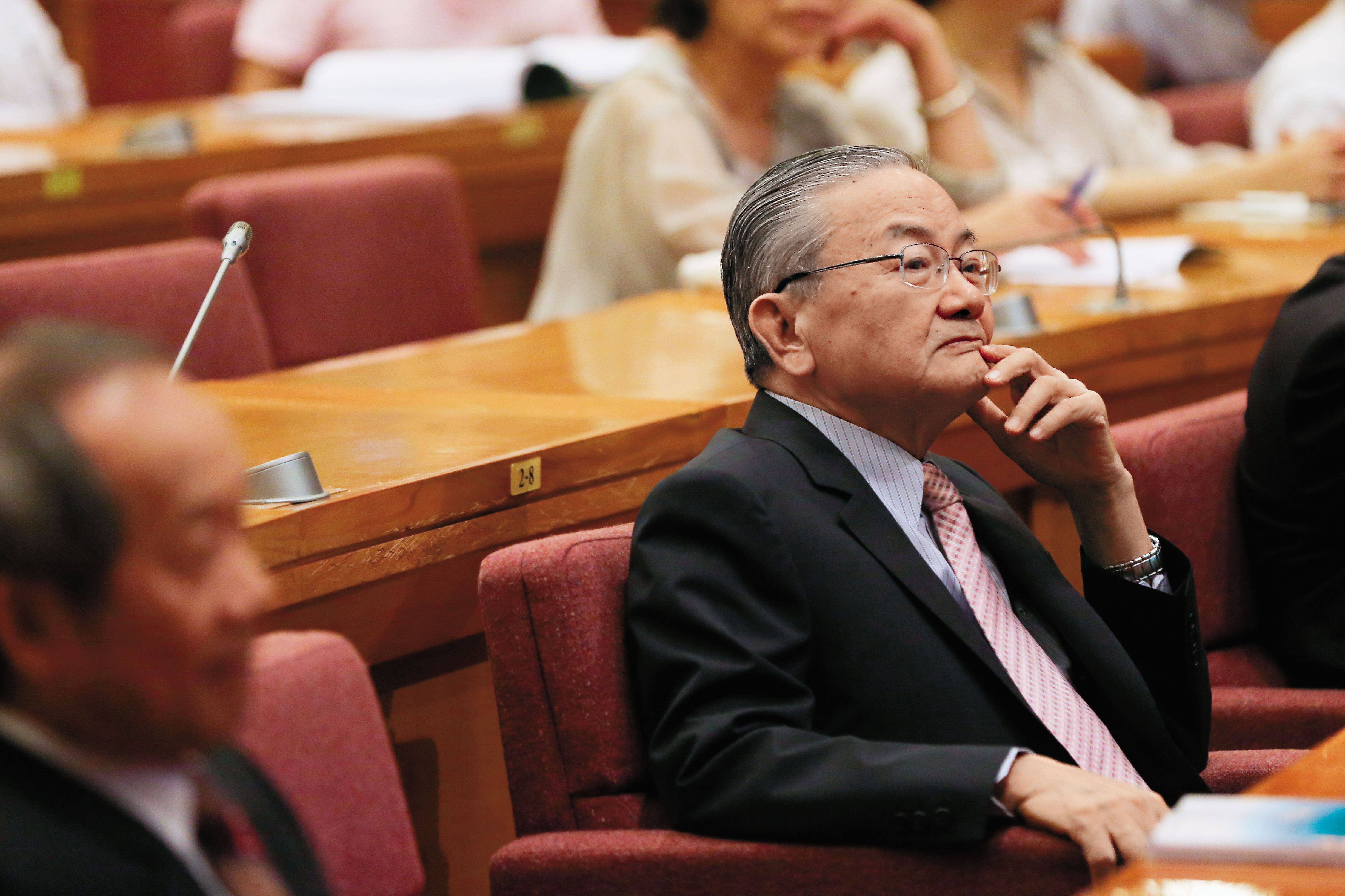 國民黨大老詹春柏曾指余建新買空賣空，未料馬英九仍決定「回饋」余。