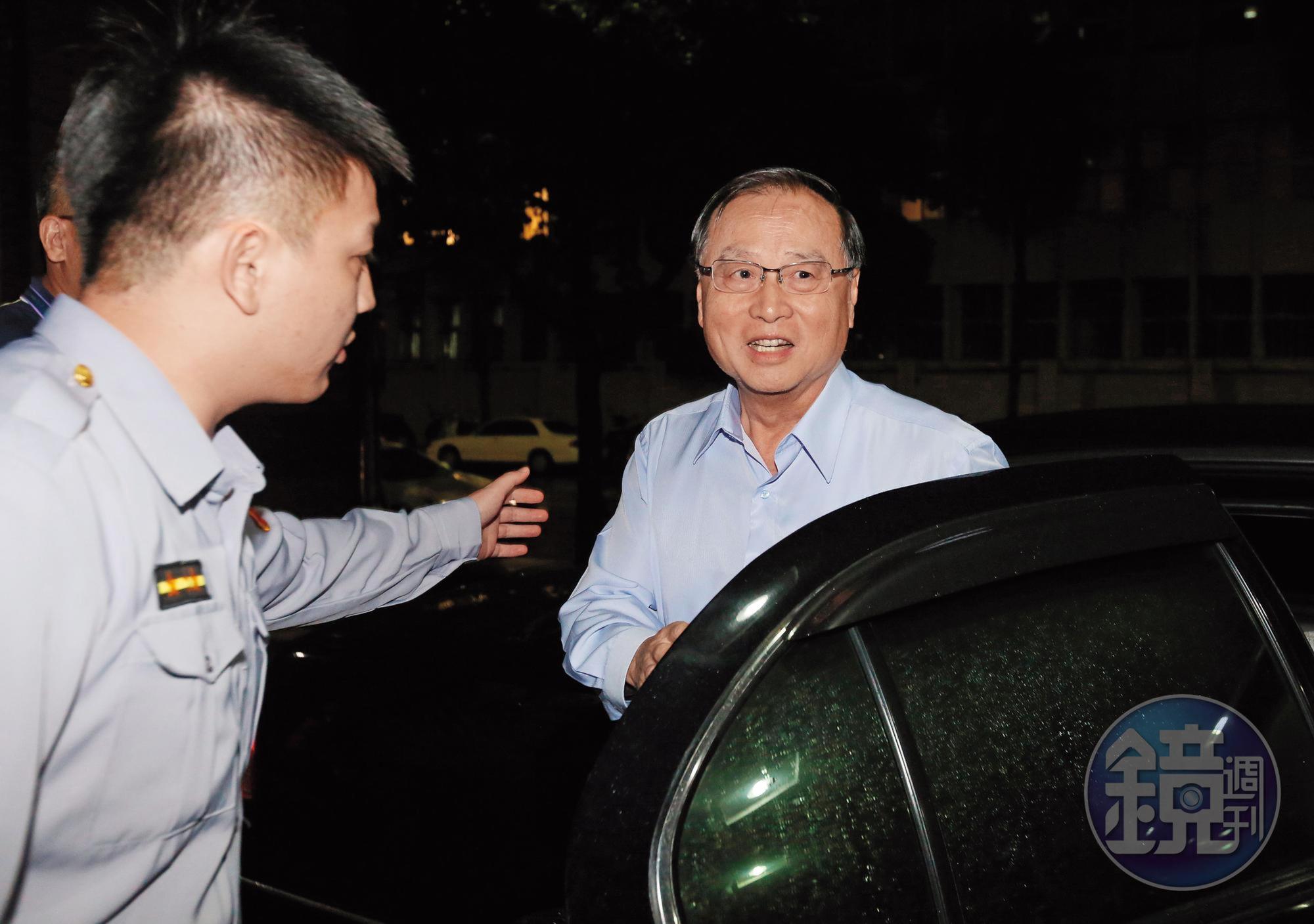 中投前董事長張哲琛(右)向檢方證實,錄音光碟中的回饋等字句是馬英九所說。