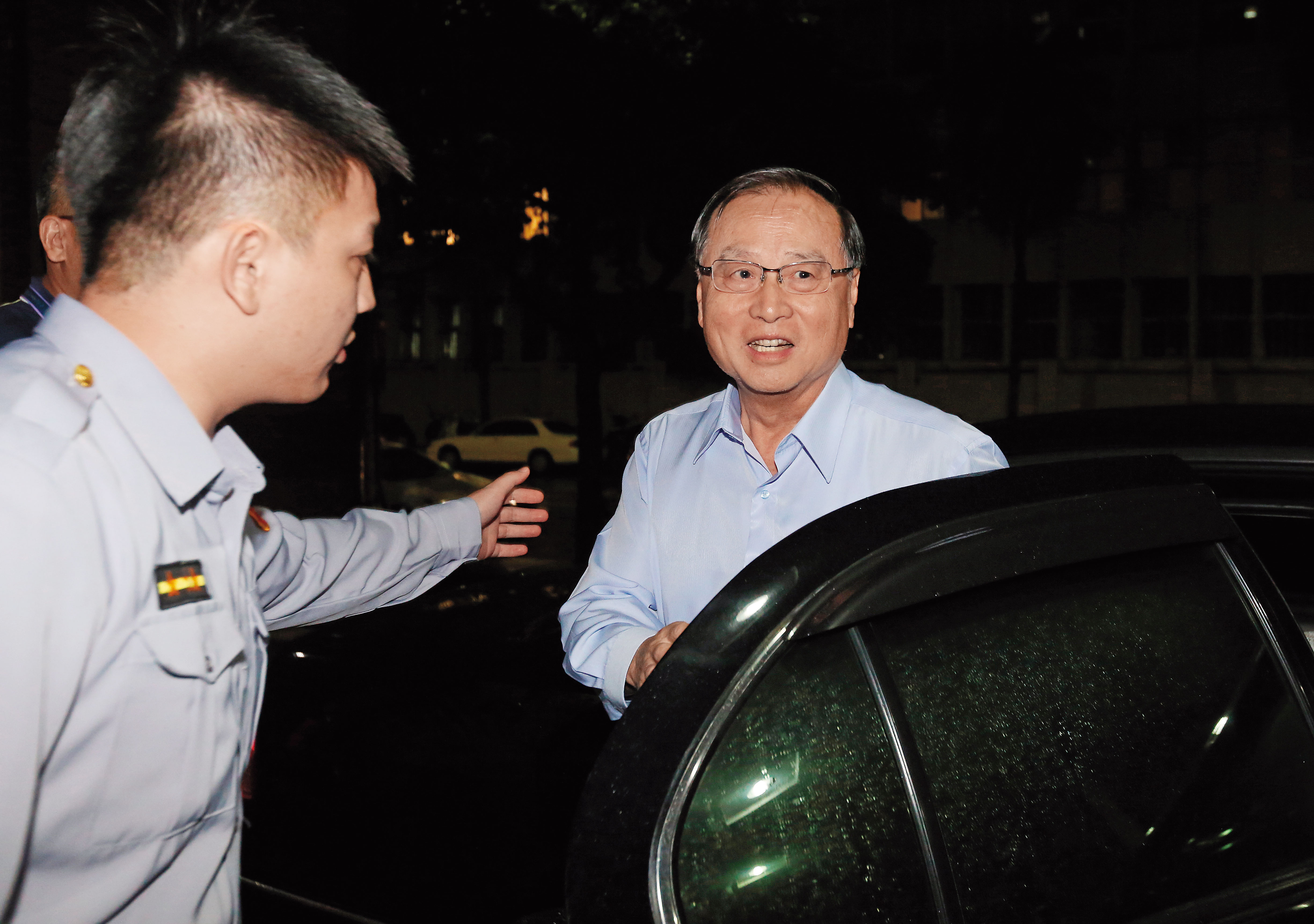 中投前董事長張哲琛（右）向檢方證實，錄音光碟中的回饋等字句是馬英九所說。