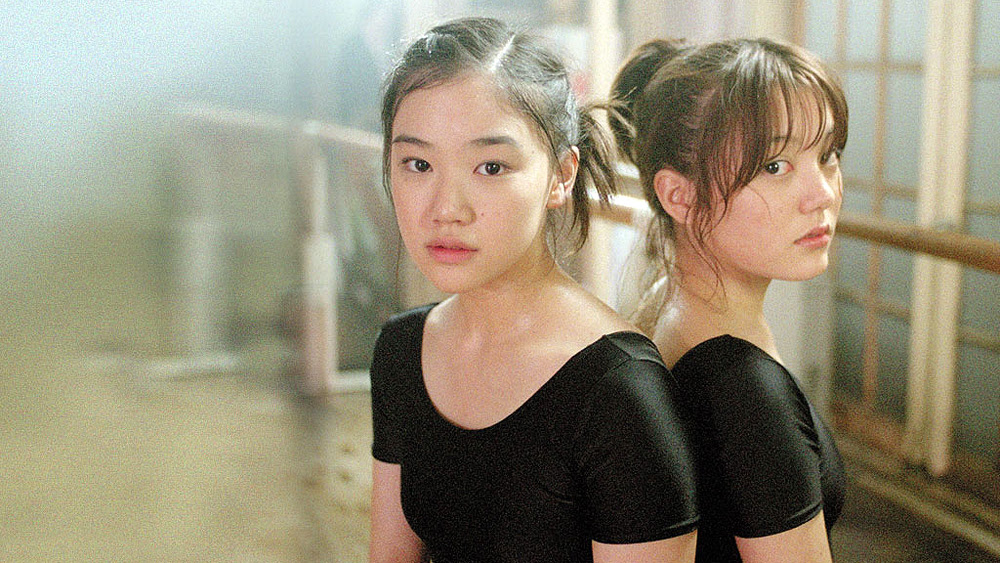 蒼井優（左）與鈴木杏主演的《花與愛麗絲》廣受文青喜愛。（(高雄電影節提供）