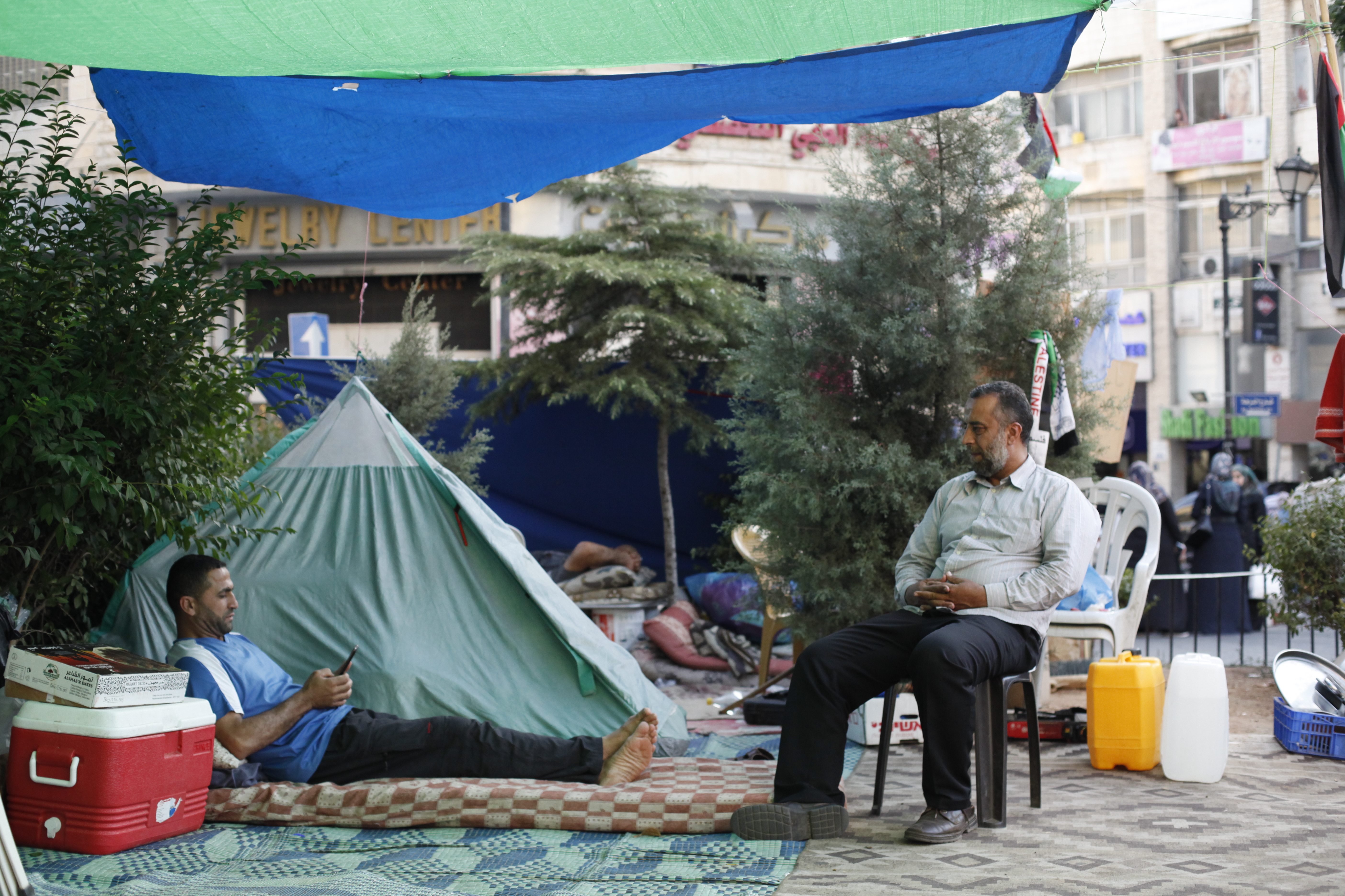 去年夏天，遭巴勒斯坦政府砍去薪餉的哈馬斯政治犯，在拉馬拉的阿拉法特廣場絕食抗議。