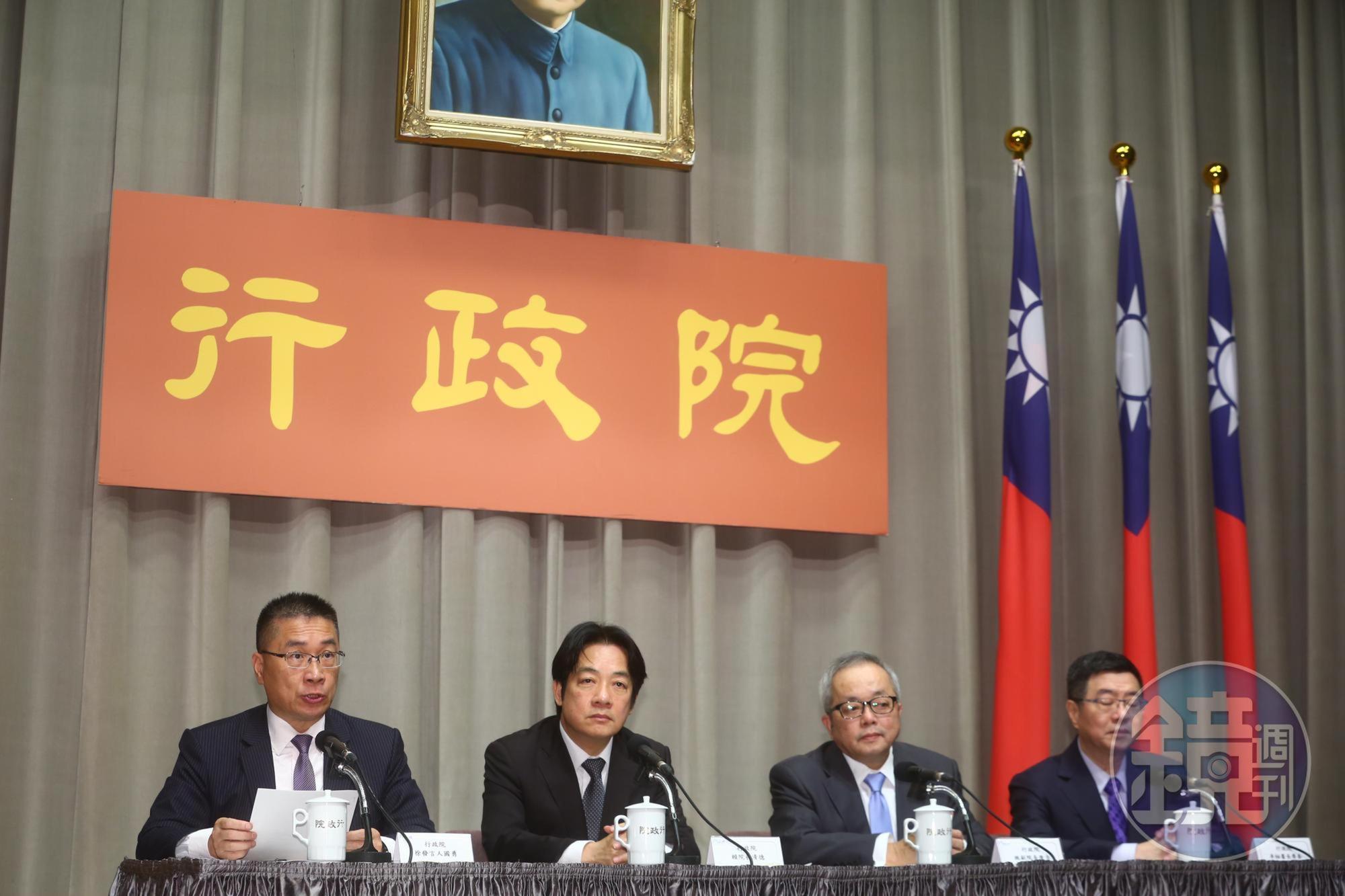 行政院會後，由行政院長賴清德率副院長、祕書長與發言人召開記者會宣布7個部會的內閣變動。