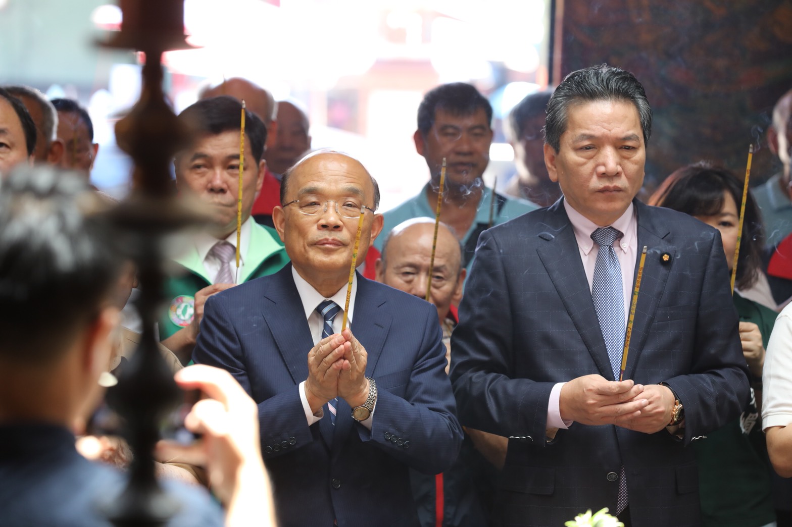 民進黨新北市長參選人蘇貞昌今到下泰山巖參拜，與親民黨立委李鴻鈞同台。（蘇貞昌競選辦公室提供）