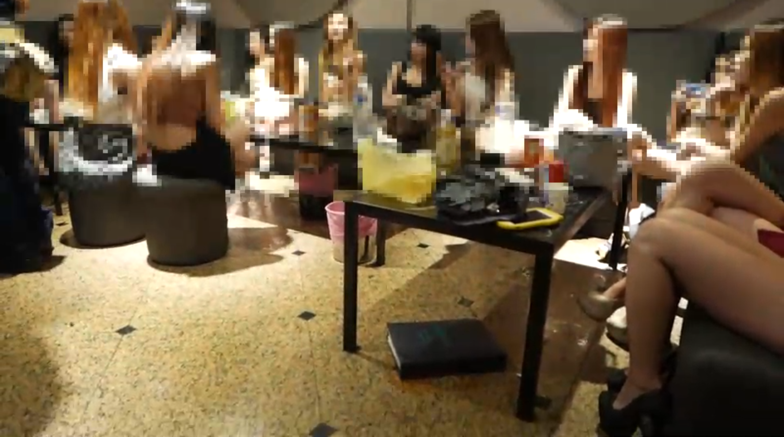 遭警方查緝的酒店幹部以及小姐。（警方提供）