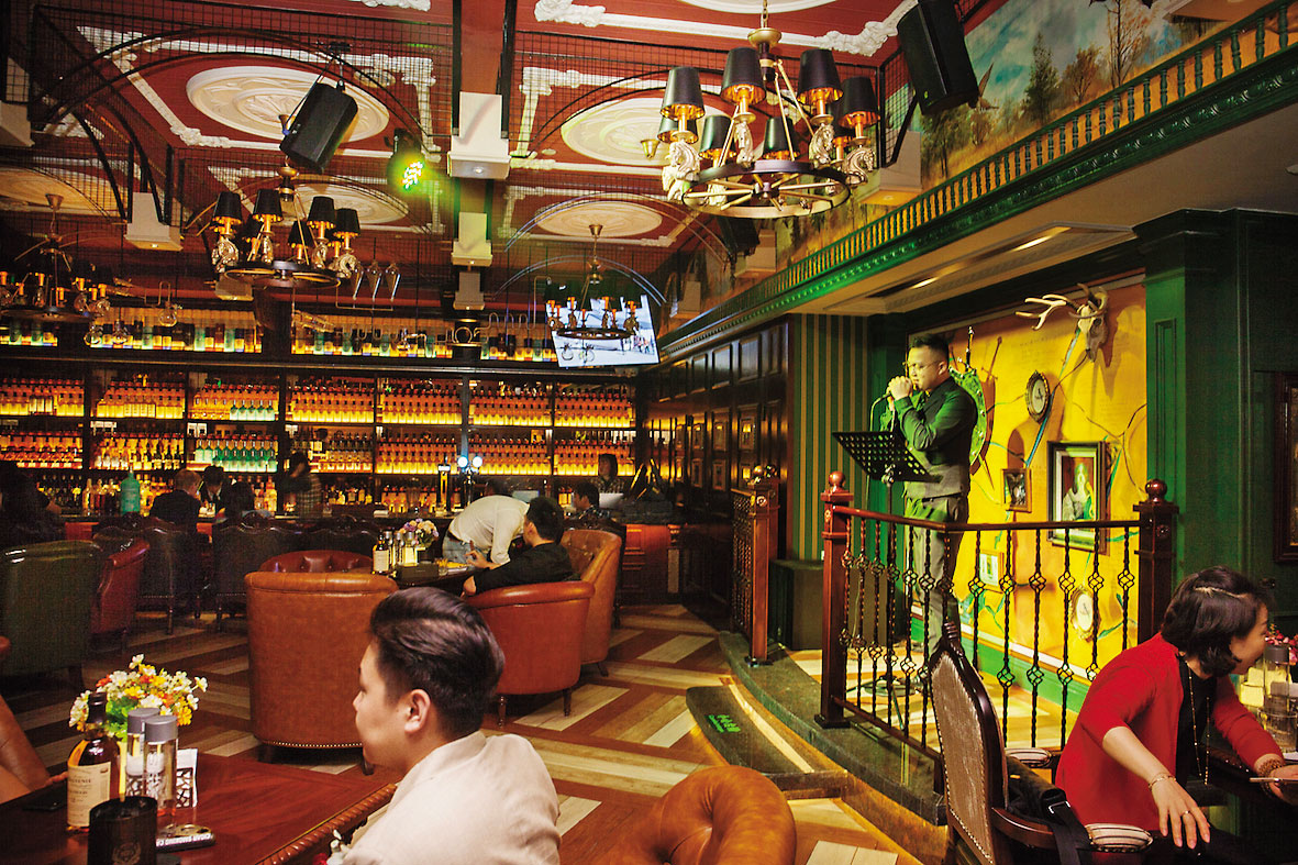 日前開幕的湖南長沙105 WHISKY BOUTIQUE酒吧，堪稱內陸最火的單一麥芽威士忌酒吧，喝酒之餘也能聽歌手現場演唱。