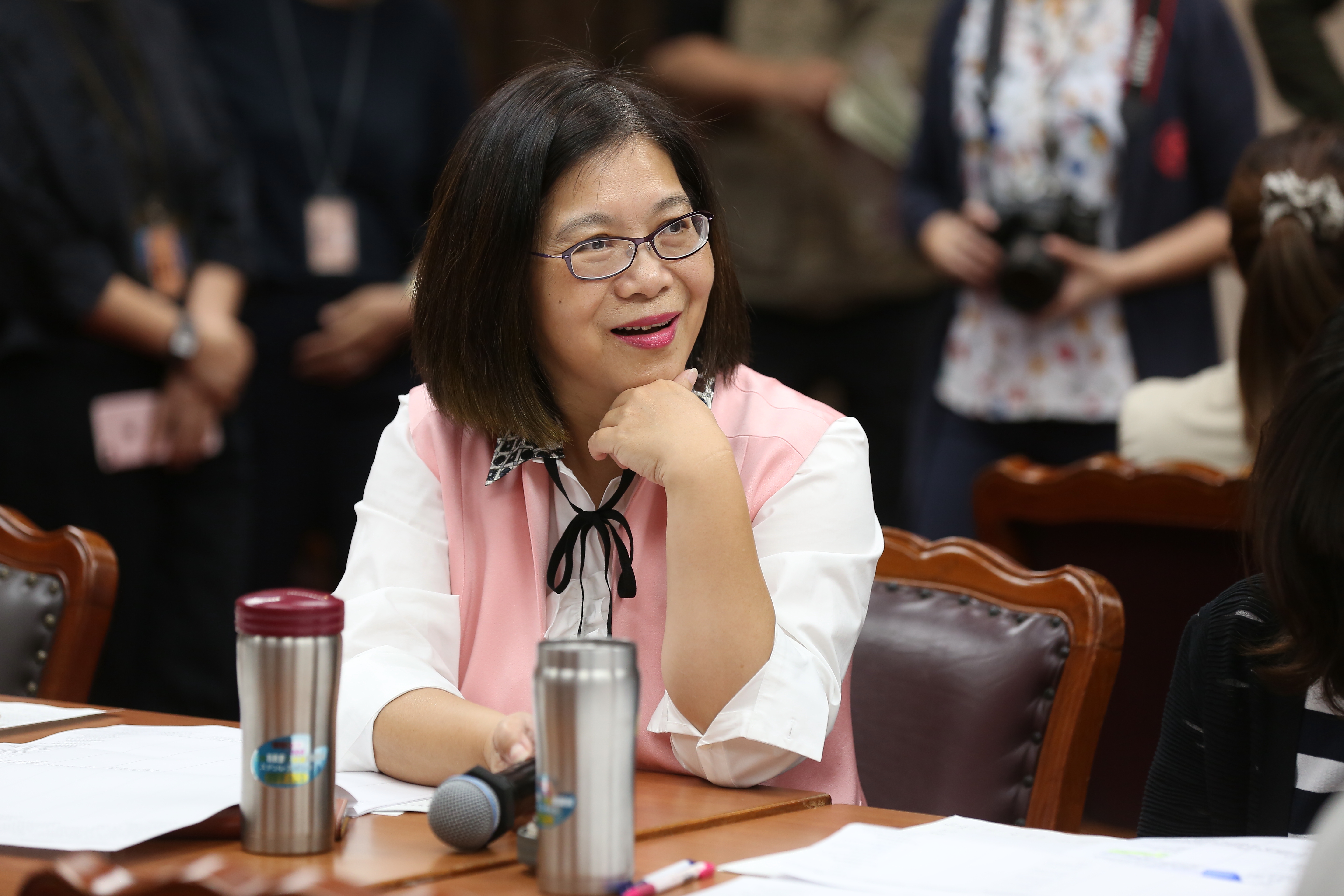 管碧玲繼2016年11月一例一休修法時退群組後，再度退出綠委LINE群組。  