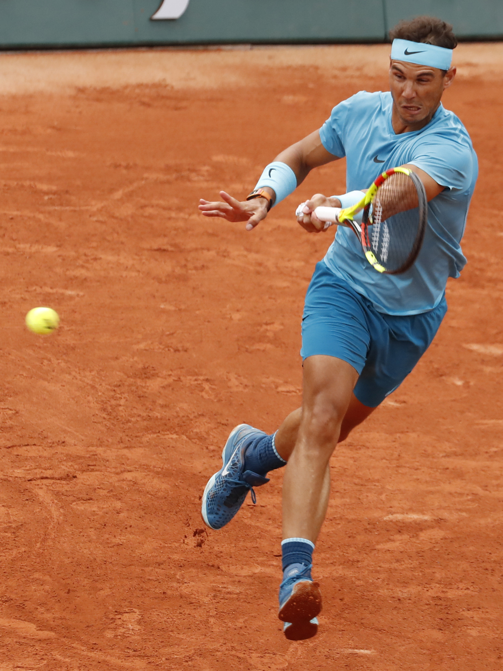 《Rafa Nadal》被球迷稱為「紅土地公」，即將在今年挑戰個人第11座紅土大滿貫金盃。RM於2010年與他簽下代言合約，並為他開發「RM027陀飛輪」，讓他戴上場打球，震撼錶壇與網壇。2015年，RM再為他推出「RM27-02陀飛輪」，這次更採用當時最新NTPT®（薄層複合技術）碳纖維材質。2017年，則推出第三代納達爾錶款「RM27-03陀飛輪」，擁有獨特機芯結構，具備高達10,000G的抗震力。（東方IC）