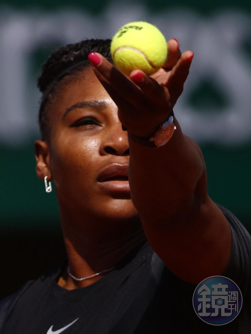 《Serena Williams》當代網壇最傳奇的「威廉斯姊妹」的妹妹「小威」，被認為是網球史上最偉大的女子選手之一，擁有23座大滿貫女單冠軍。今年產後復出，選擇以紅土球場重新出發，但未獲得種子選手的身分，讓很多人為她抱不平。（東方IC）
