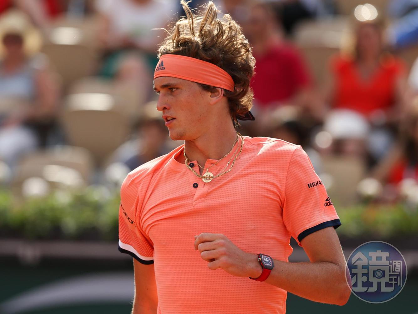 《Alexander Zverev》這個來自德國的俄羅斯裔網球好手，今年僅21歲，被認為是新生代中最有潛力的好手，也非常擅長打紅土，今年法網將之列為第二種子，足見厲害。RM於2016年與他簽下代言合約，一開始先借RM27-01納達爾的舊錶給他戴。然而，今年已為他開發專屬的「RM67-02」二針自動錶款。（東方IC）