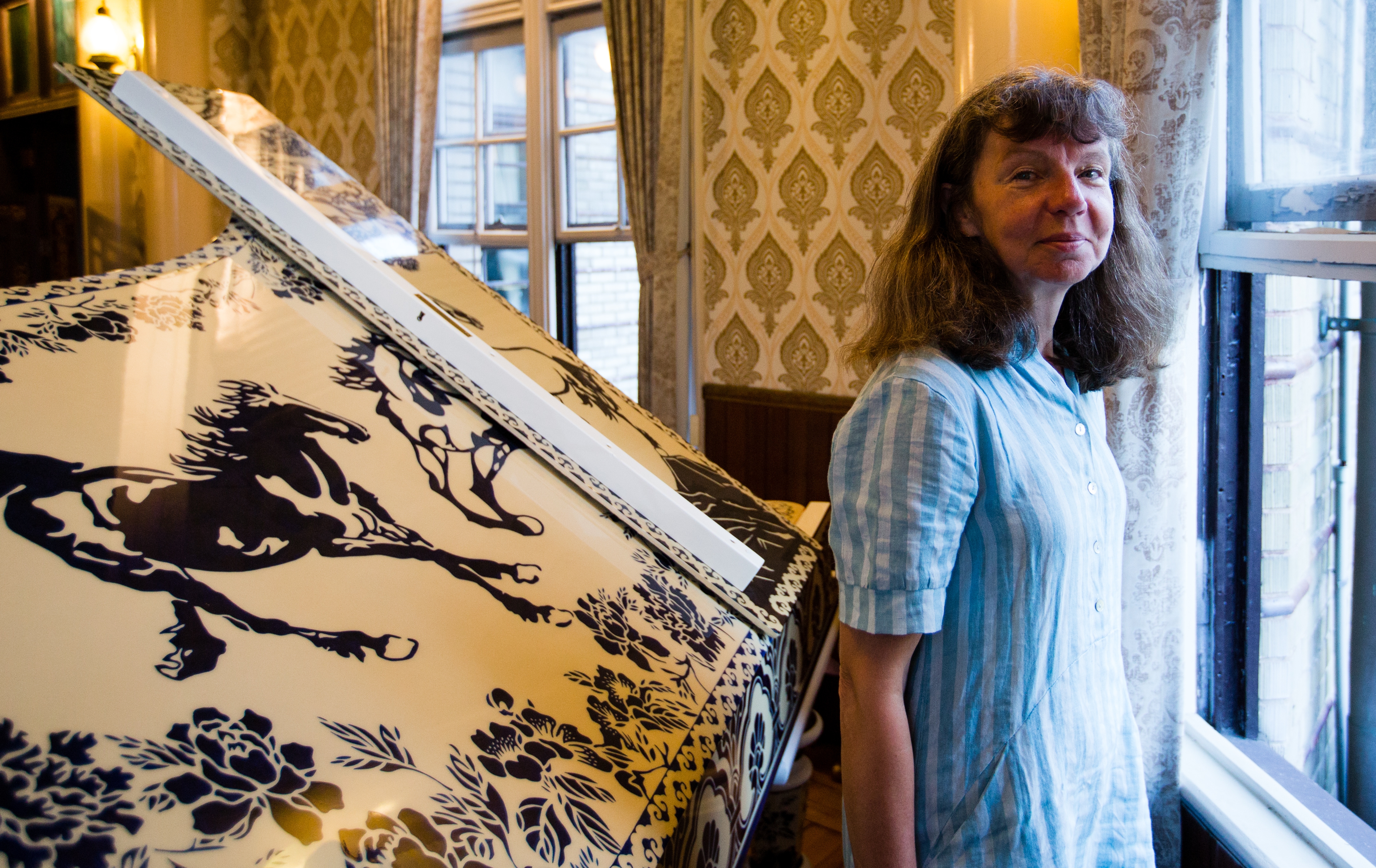 拉脫維亞的名紀錄片導演萊拉．巴卡尼娜，擅長以等待的長鏡頭，找出日常生活中不被注意的有趣片刻。