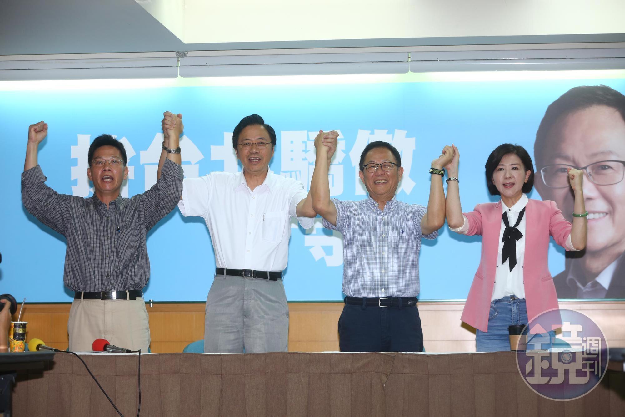 丁守中今公布張善政(左2)擔任競選總部主委、立委王育敏(右1)任總幹事。