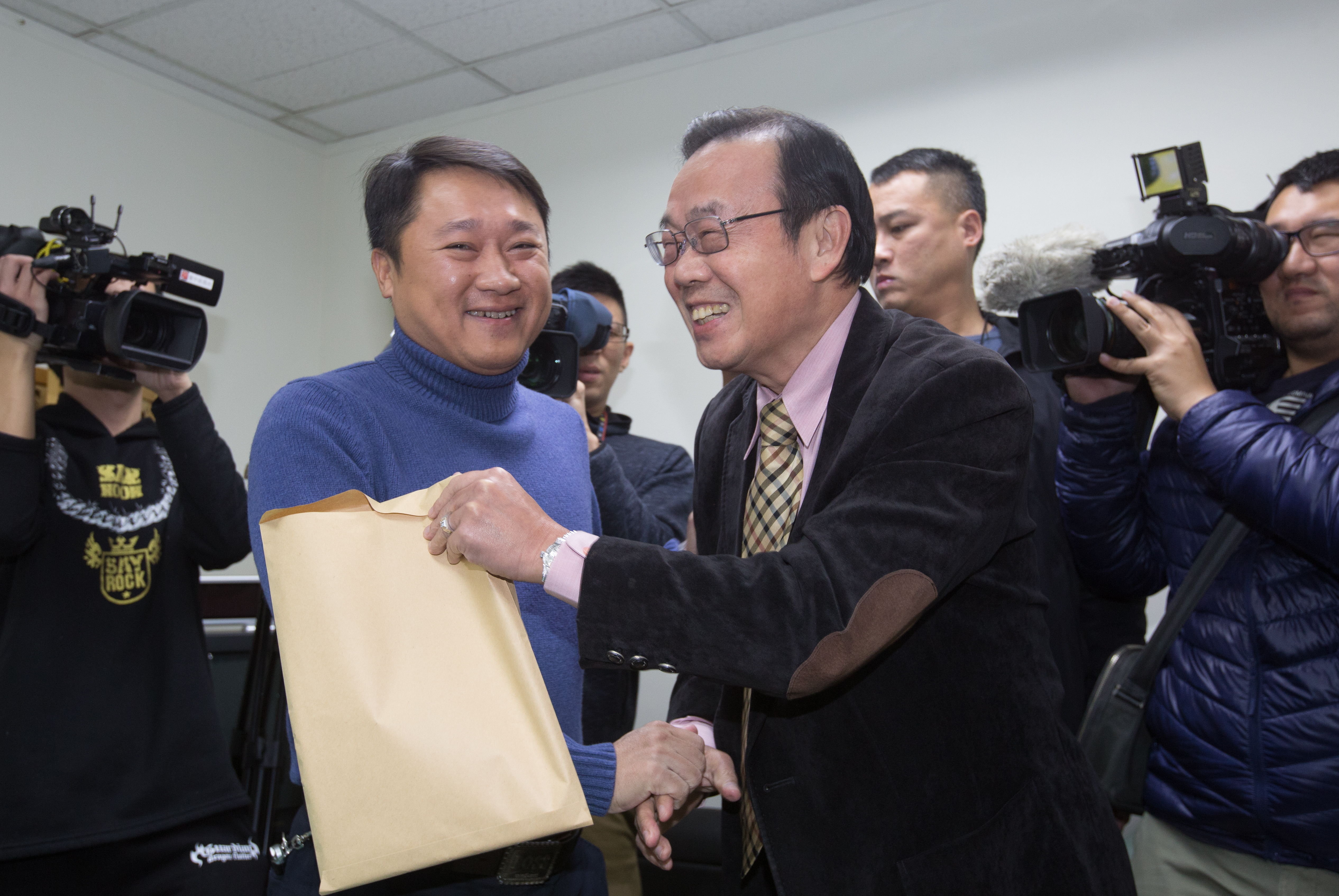 從初選就擔任國民黨台北市長參選人丁守中總幹事的前台北市黨部主委潘家森（前），日前因與內部意見不同已離開。