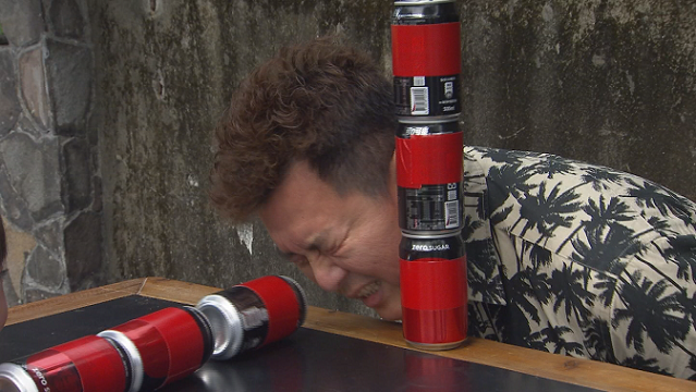 庹宗康被可樂罐K到，當場破相出血。（衛視中文台提供）