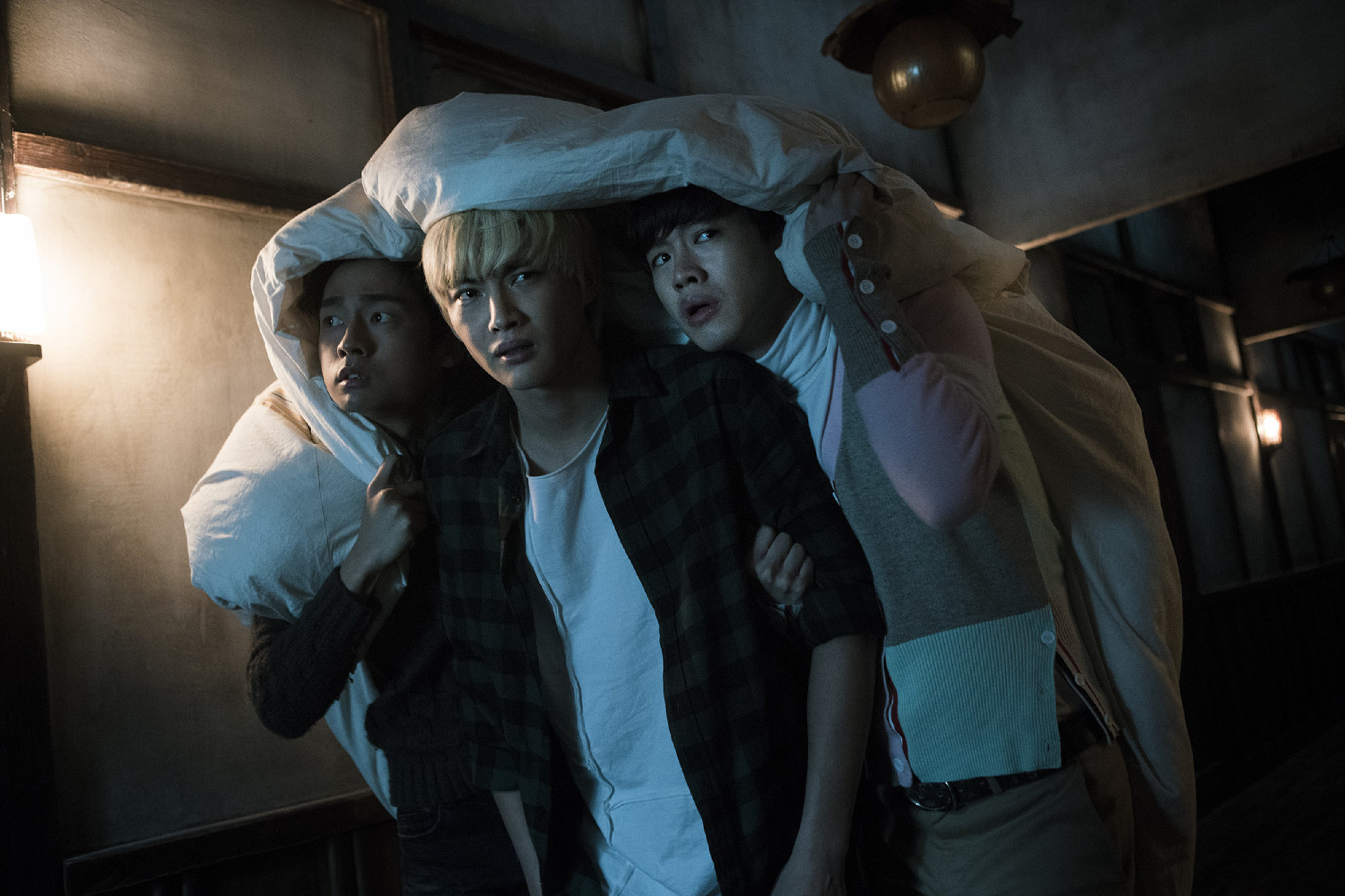 《切小金家的旅館》，打著台灣電影少見的恐怖喜劇類型，以懷舊元素包裝新世代的喜劇風格，相當爆笑。（華納兄弟）