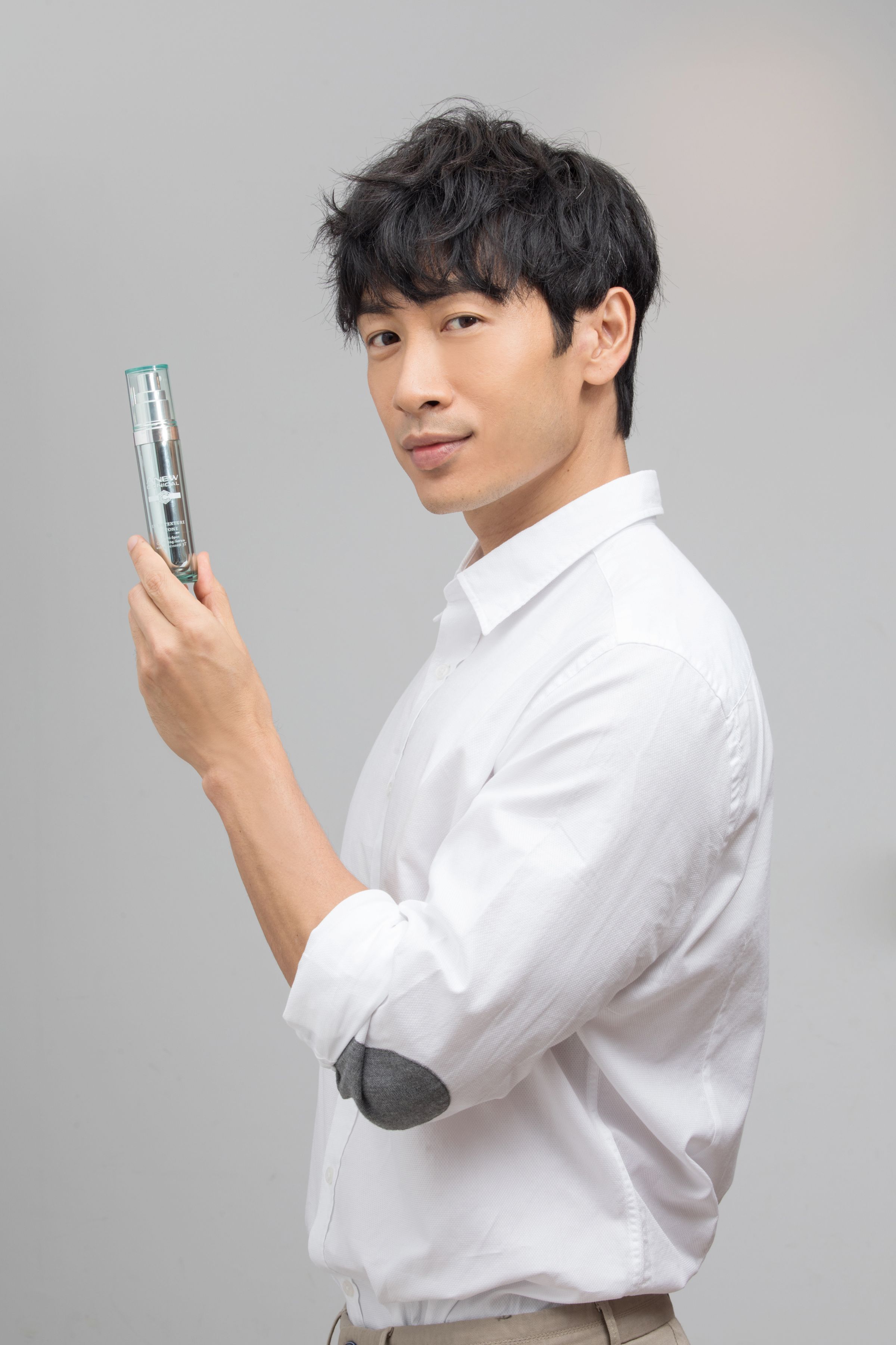 路斯明在廣告中的模樣白淨如奶油小生。（創意大提供）