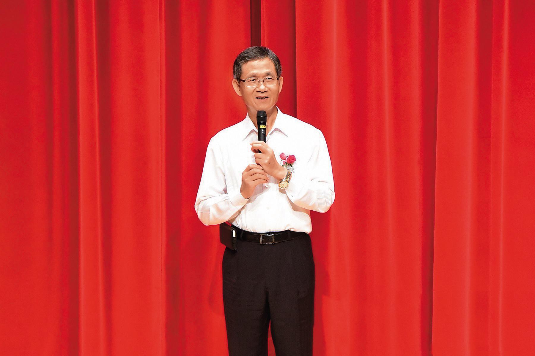 康軒文教集團由董事長李萬吉創立，旗下教育機構從幼兒園到高中一條龍。（翻攝自臉書）
