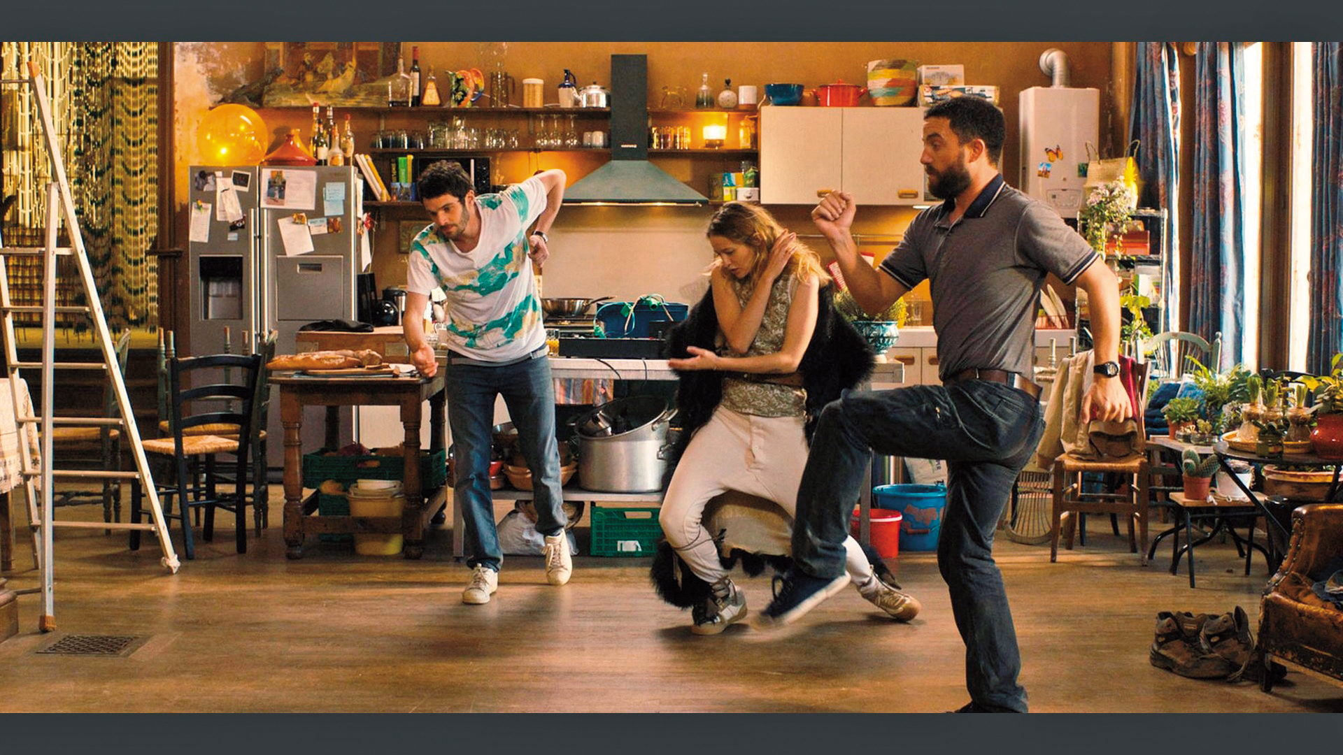 片中阿寶家族每個人都是怪咖，行為放蕩趣緻，但背後還是有關於人生的深思。（翻攝自moviegoer.ml）