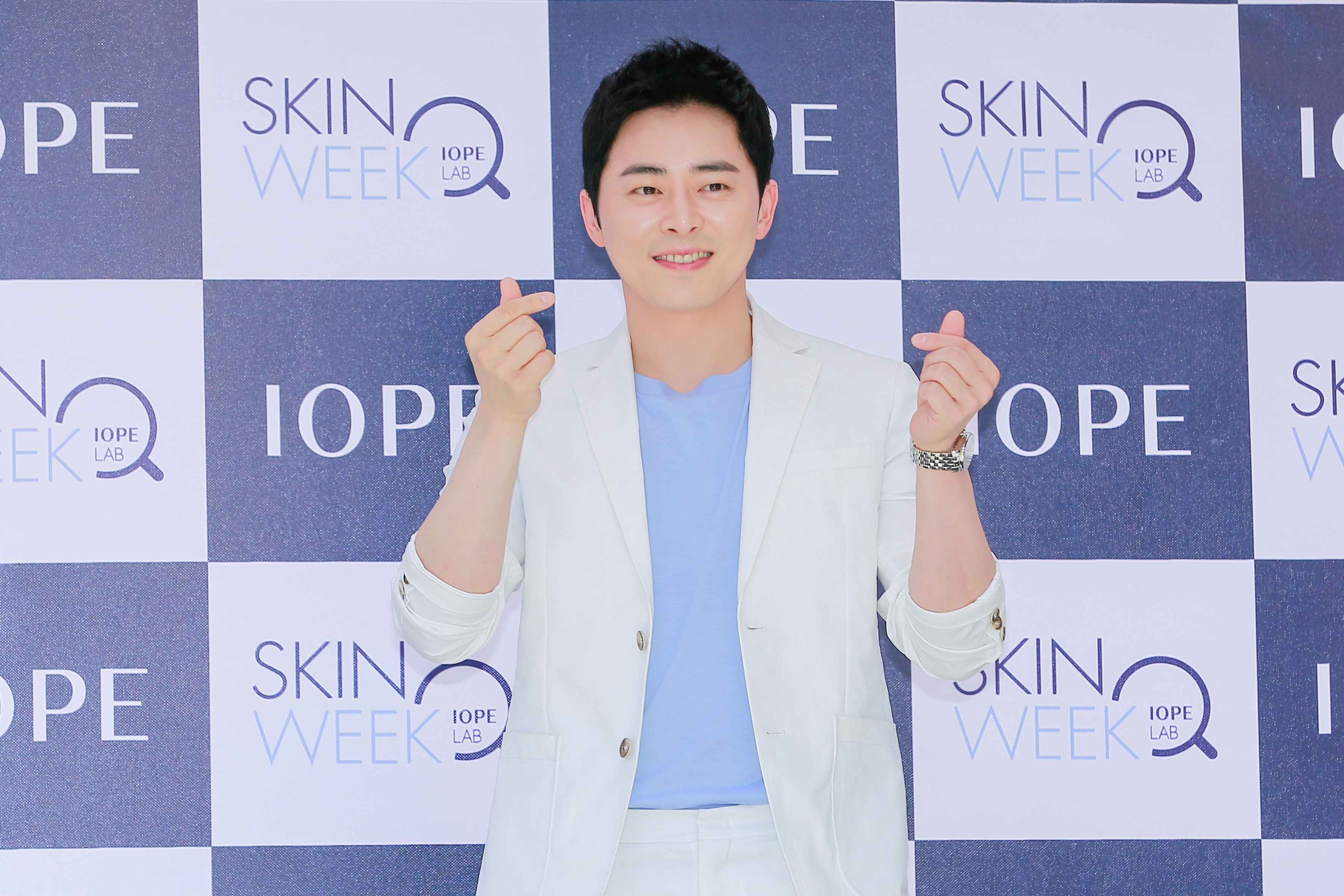 韓星曹政奭為美妝保養品站台，嘴甜讚台灣粉絲皮膚好。