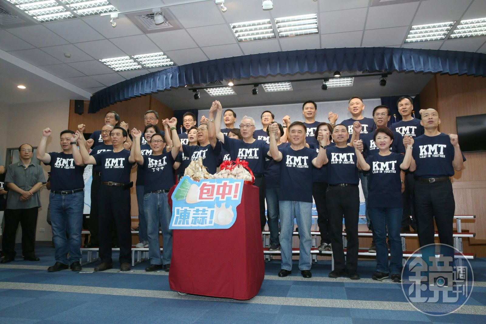 國民黨21縣市長參選人合體造勢,吳敦義懇託大家再給國民黨一次機會。