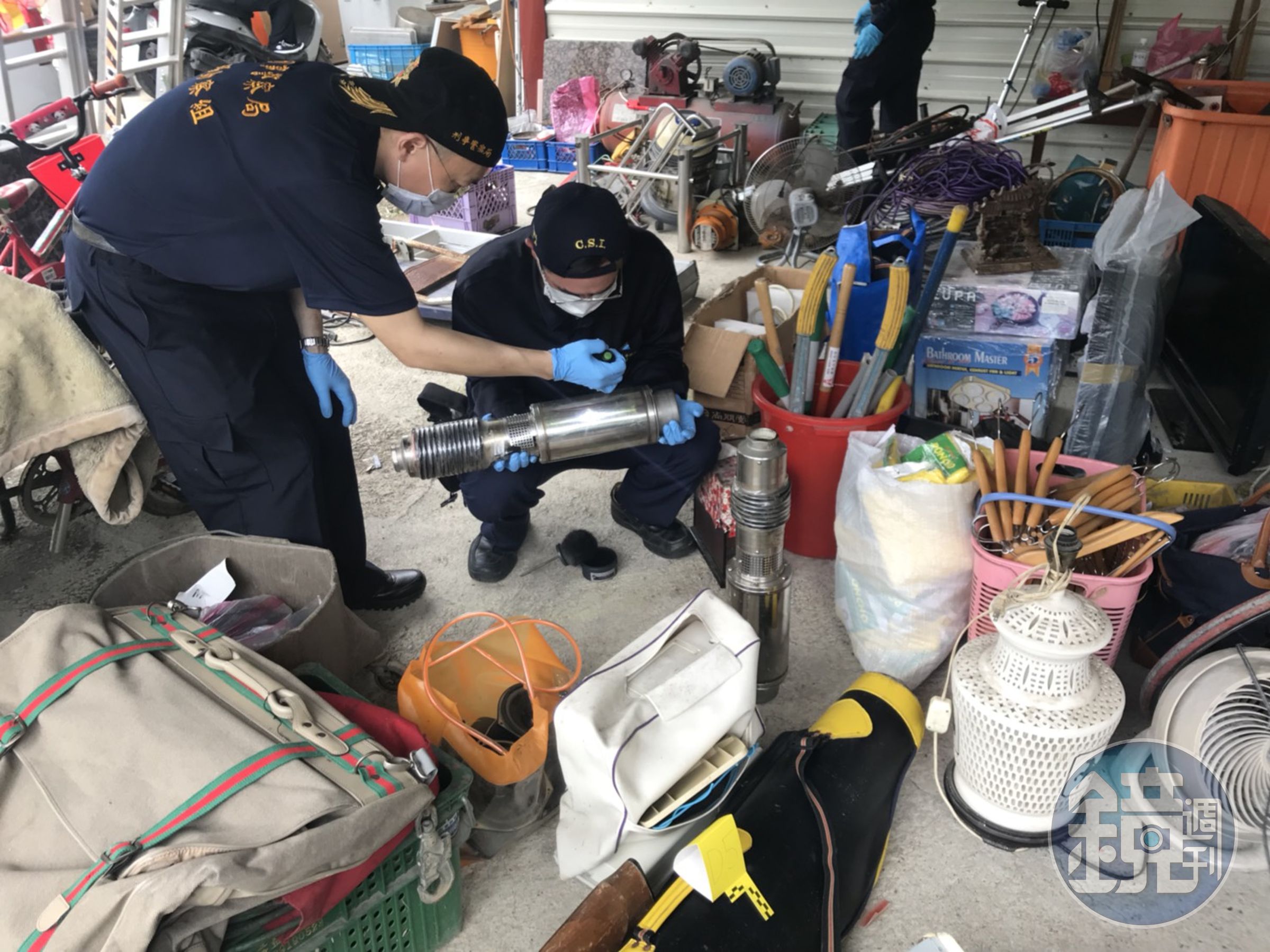 警方在陳嫌的倉庫查扣大量偷來的贓物。（刑事局提供）