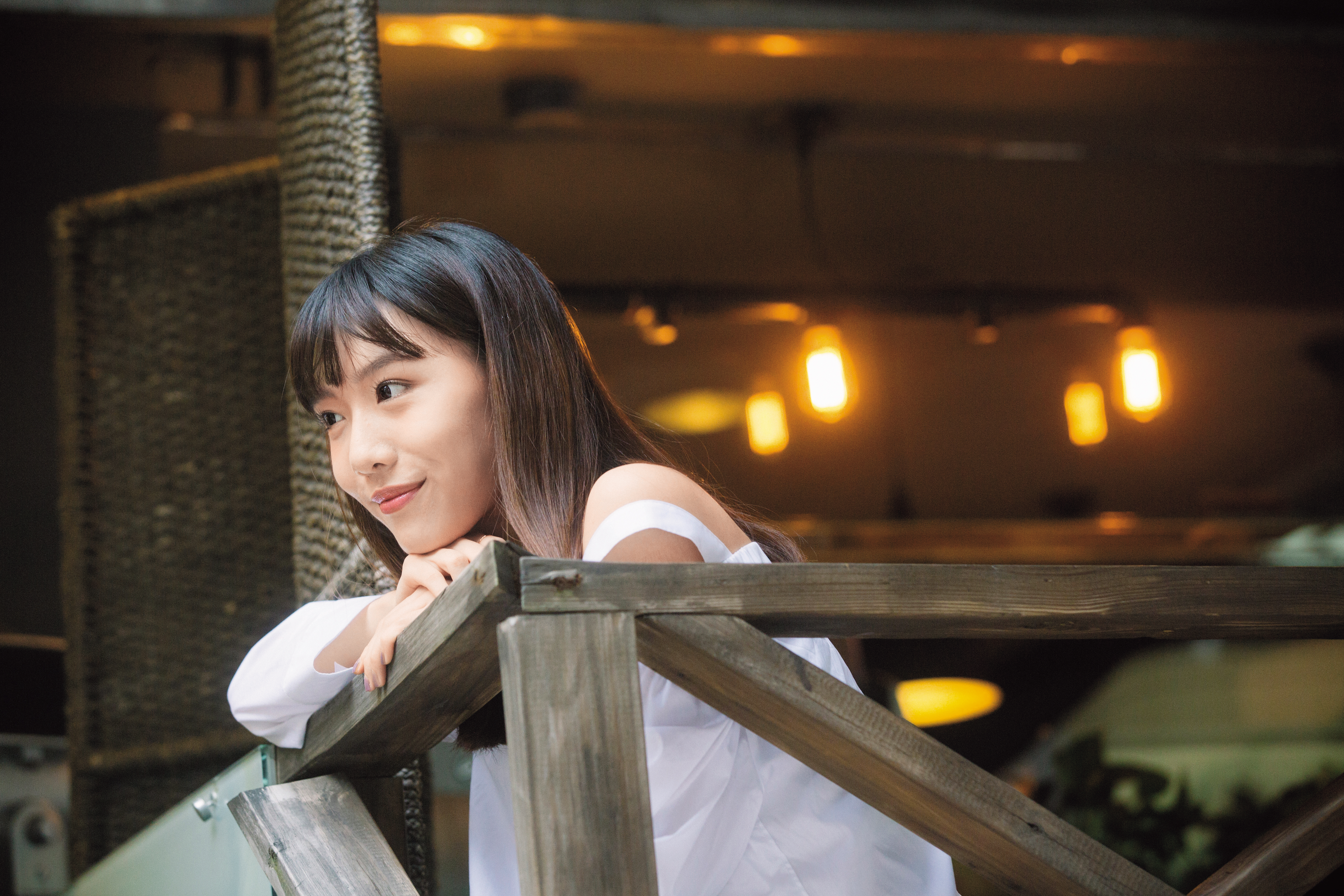 從輕晨電樂團主唱轉型為演員的隋玲，在CHOCO TV《愛情教會我的事》系列第一部〈秘密情人〉中飾演百貨內衣櫃主管。