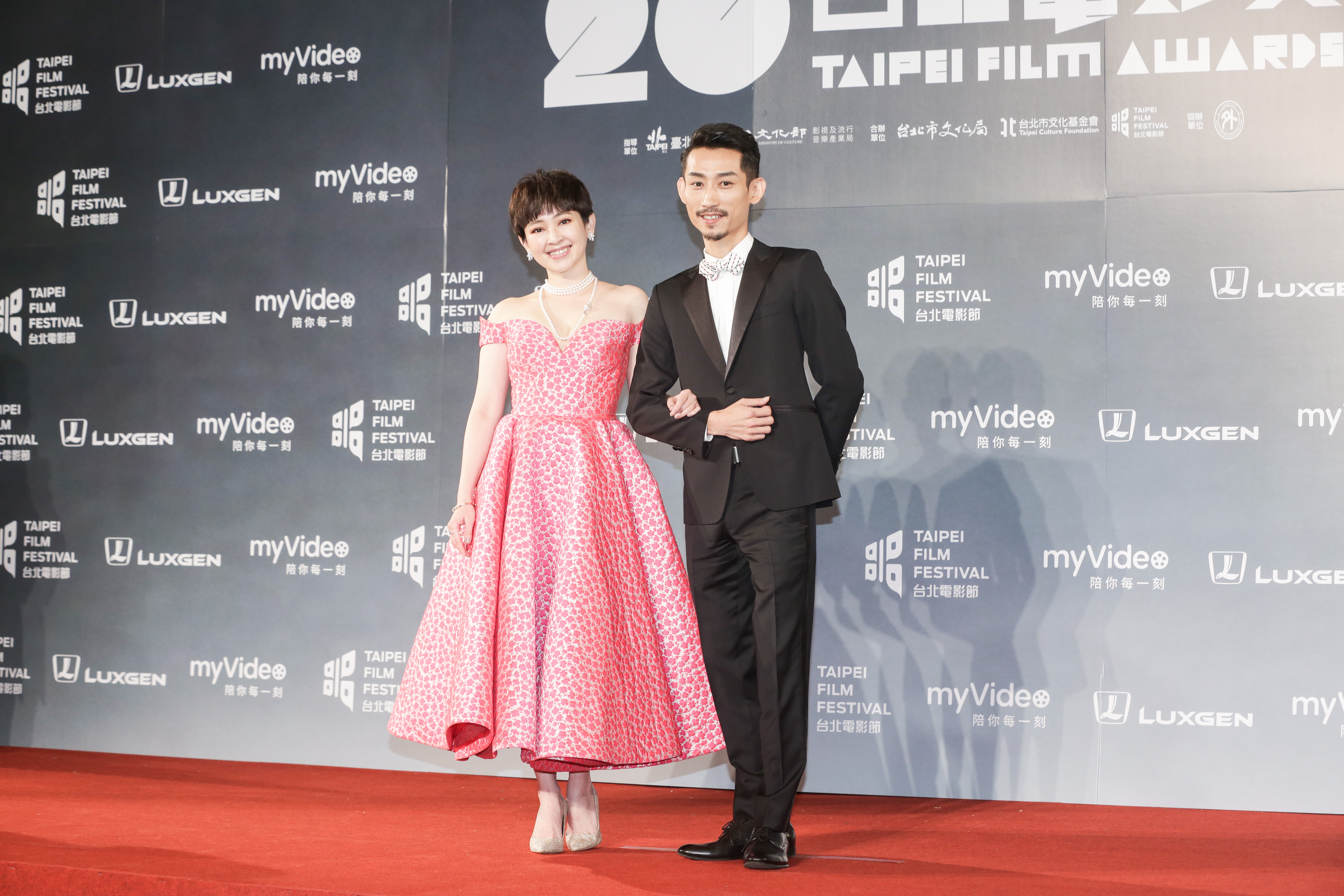 蔡燦得（左）第一次與陳竹昇搭檔主持，感覺新鮮。