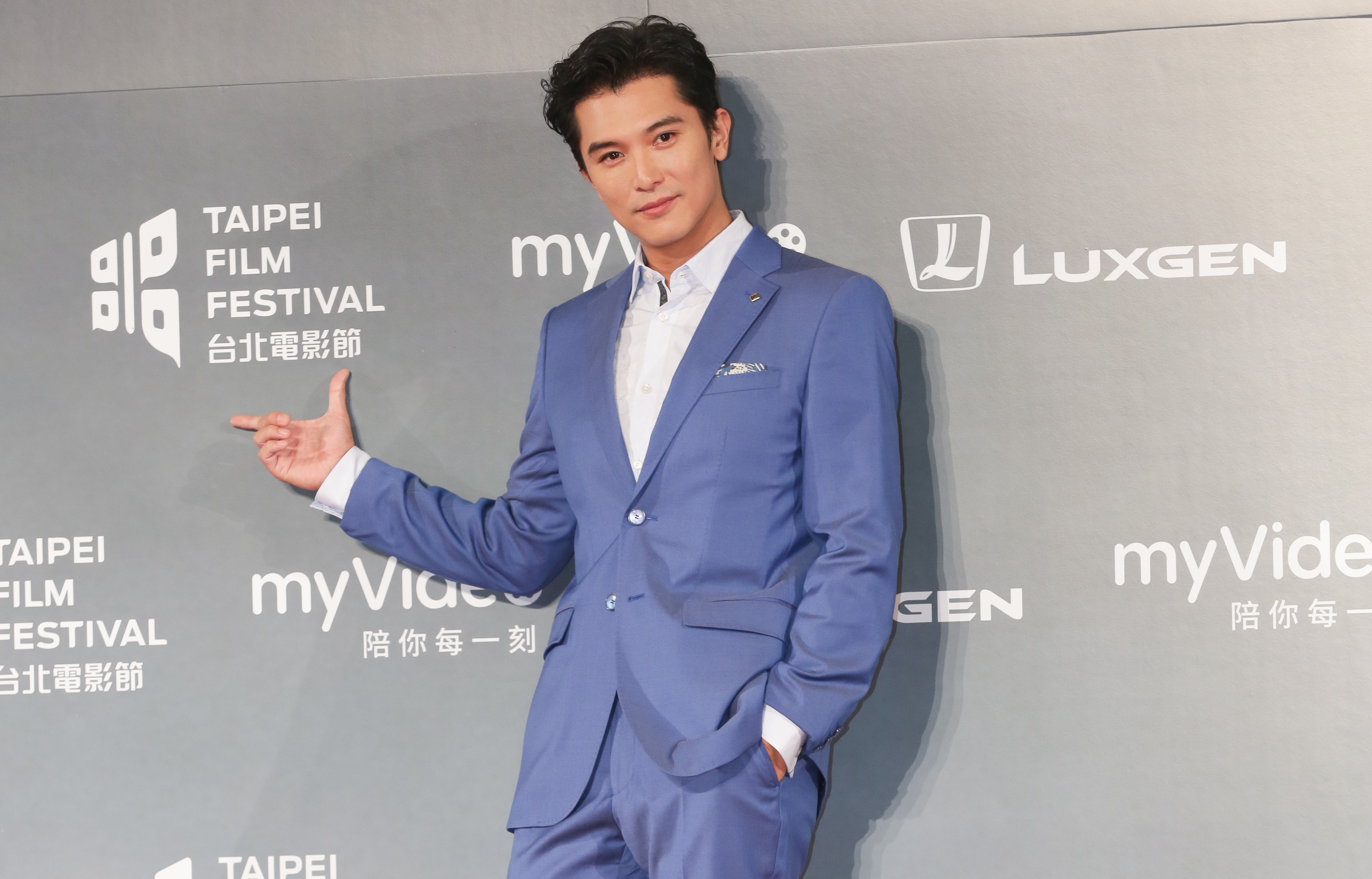 得獎呼聲極高的邱澤因熬夜拍戲，看起來有些疲倦。