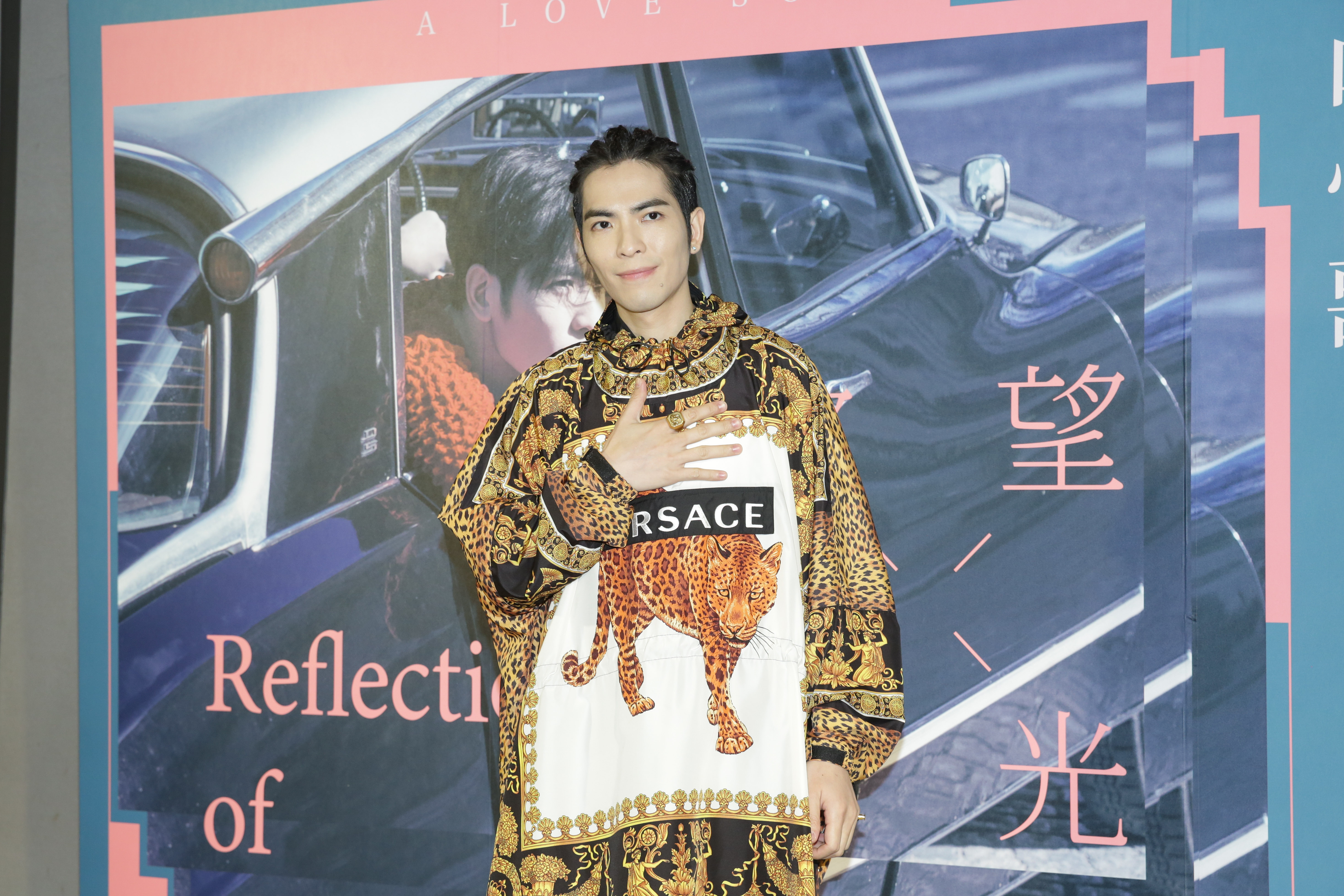 「老蕭」蕭敬騰近來忙著宣傳新專輯《欲望反光》，日前傳出突然暈倒，讓粉絲相當擔心。