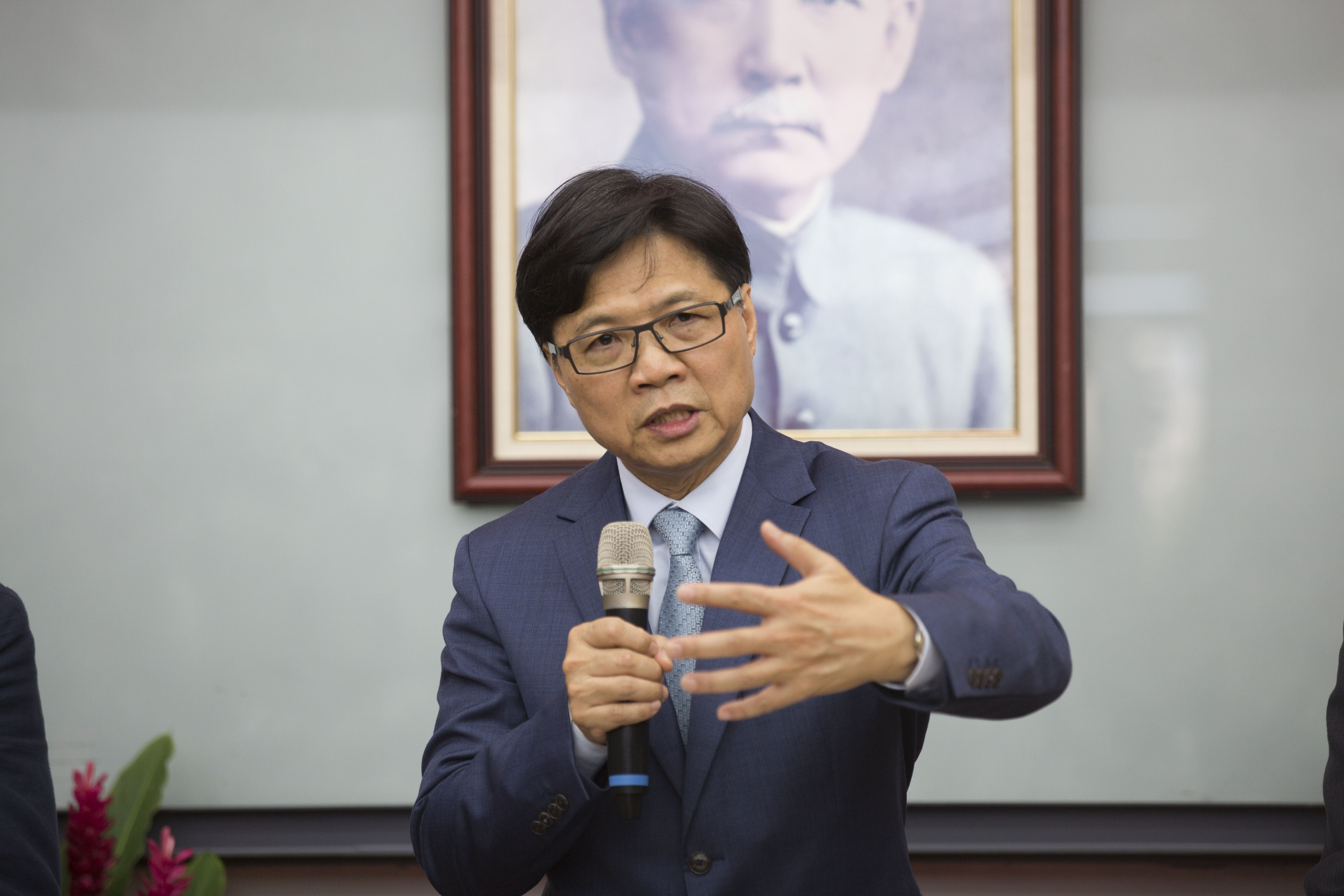 教育部長葉俊榮表示，台大校長遴選案不宜久拖，將會找台大溝通找出一條解決的路。