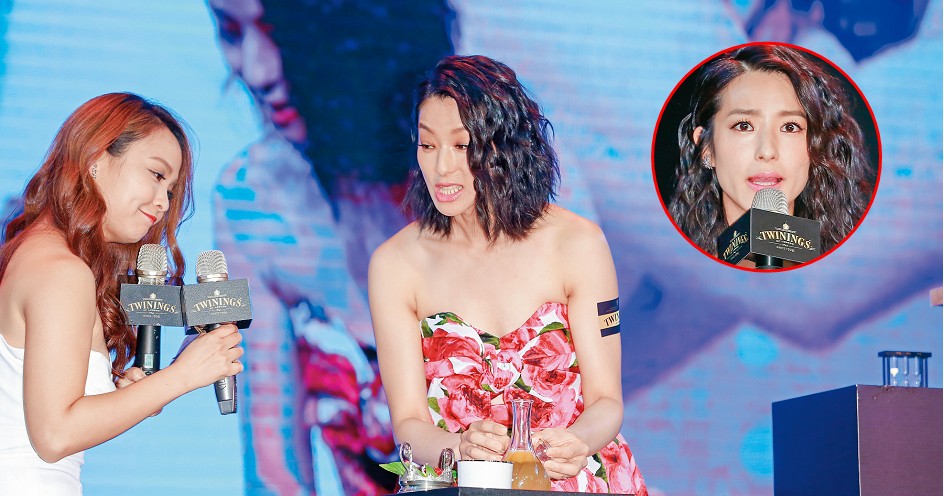 雖然其他媒體稱賴雅妍隨緣的態度非常佛系，但是本刊攝影還是抓到她地獄的一瞬間。面露凶光的賴雅妍，盡力代言茶包品牌，說自己「打從娘胎就在喝茶」，真的也是很會誇張講。