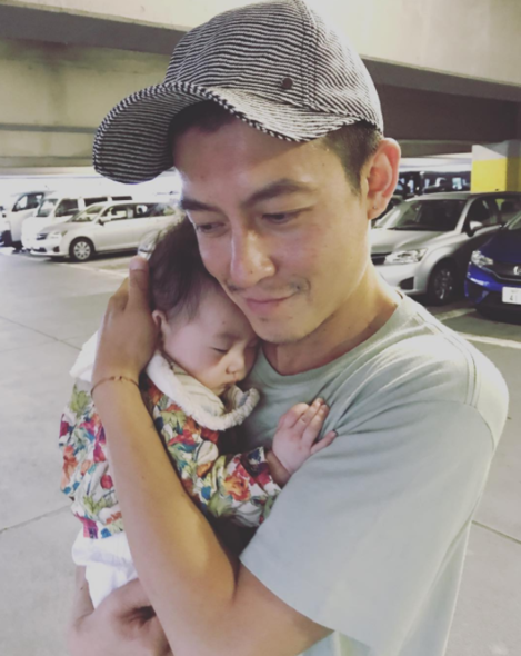 陳冠希生女之後，斷絕身邊緋聞專心當奶爸。（翻攝自陳冠希臉書）