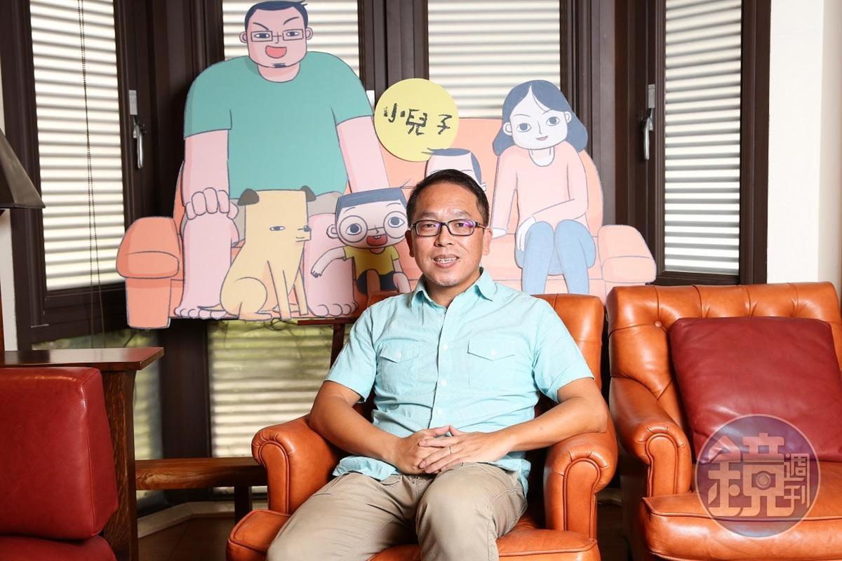 史明輝親自負責《小兒子》的編劇工作，並組成10人製作團隊參與製作。
