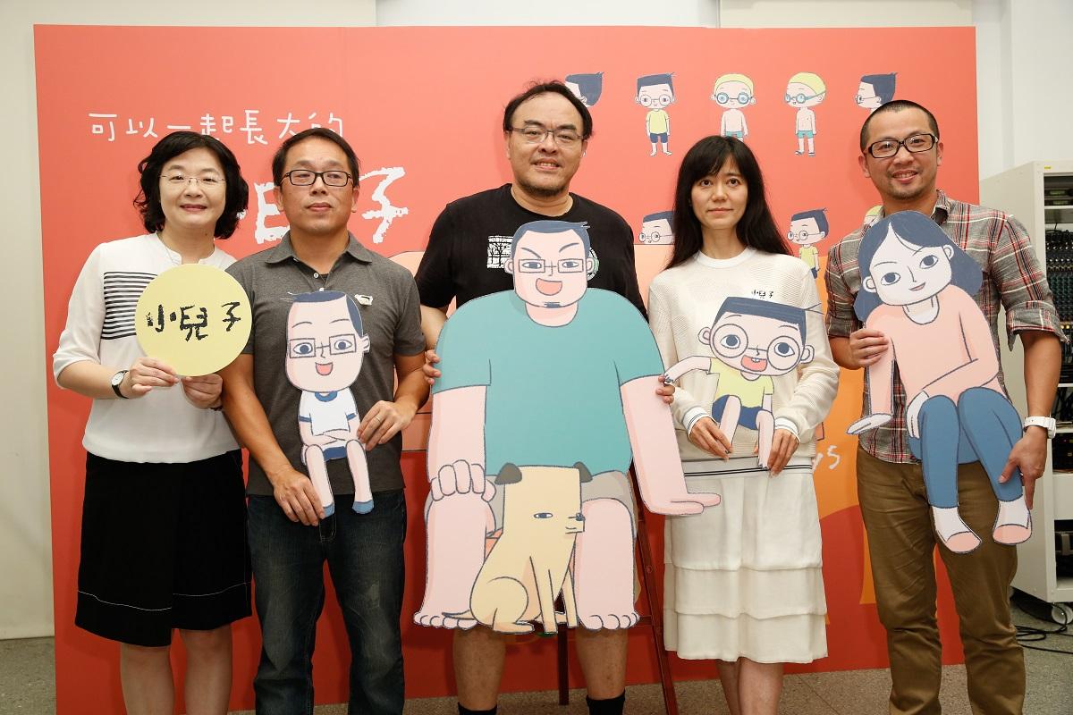 文化部影視及流行音樂發展司司長徐宜君（左起）、史明輝、駱以軍、蘇麗媚、黃致凱共同出席《小兒子》跨界創作計畫發布會。