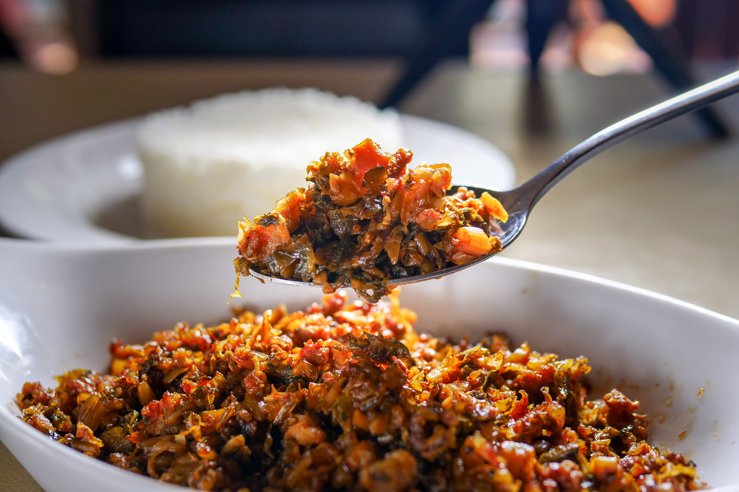 免治（Minchi）是源自英文Mince（剁碎）的諧音，「雅麗娜葡式茶餐廳」這道招牌的「梅菜免治」，香氣與辣味十足。（澳門幣68元／份，約NT$252）