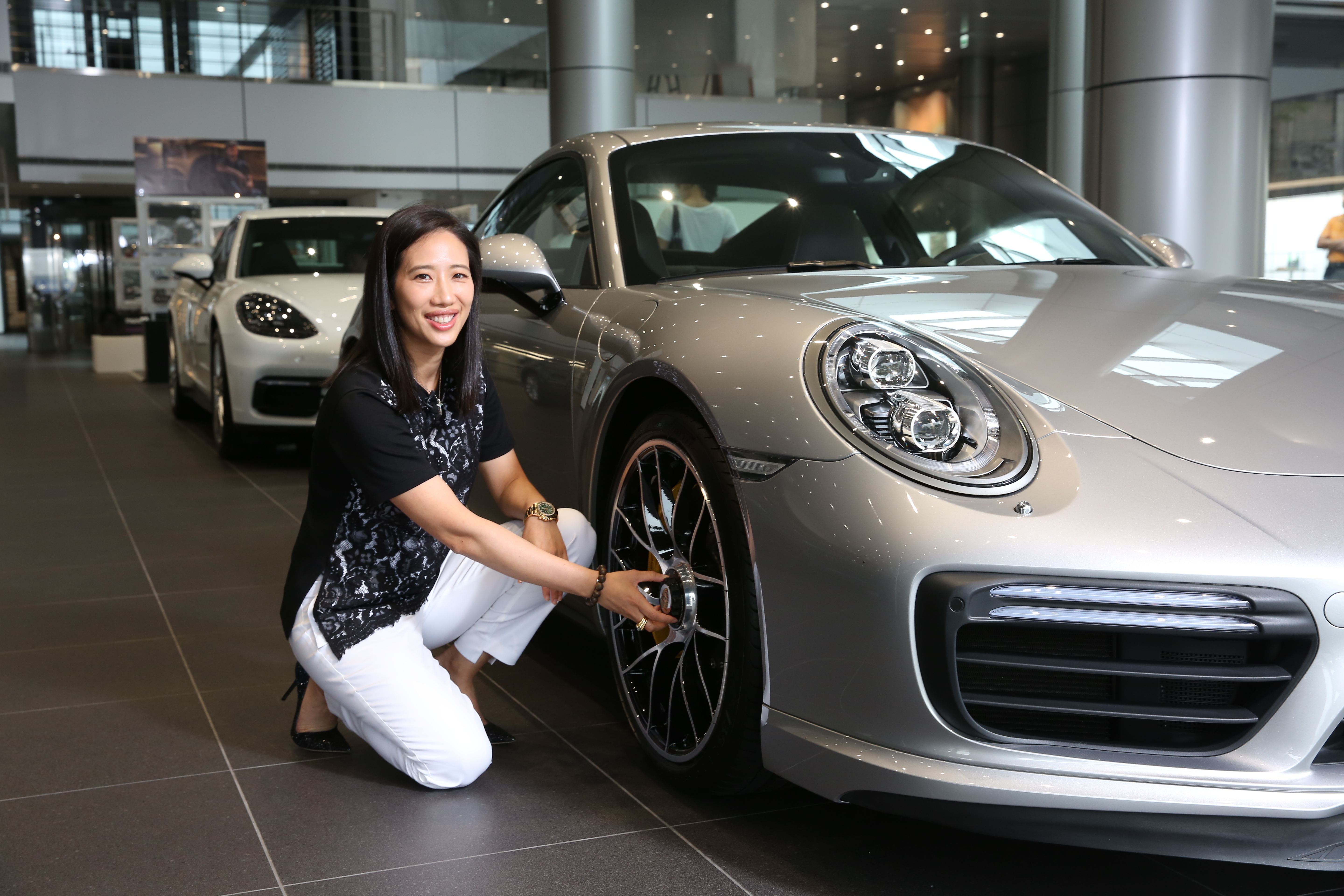 高易誼過去在金融界打滾，這回看準台灣豪華車市場，搶賣保時捷。