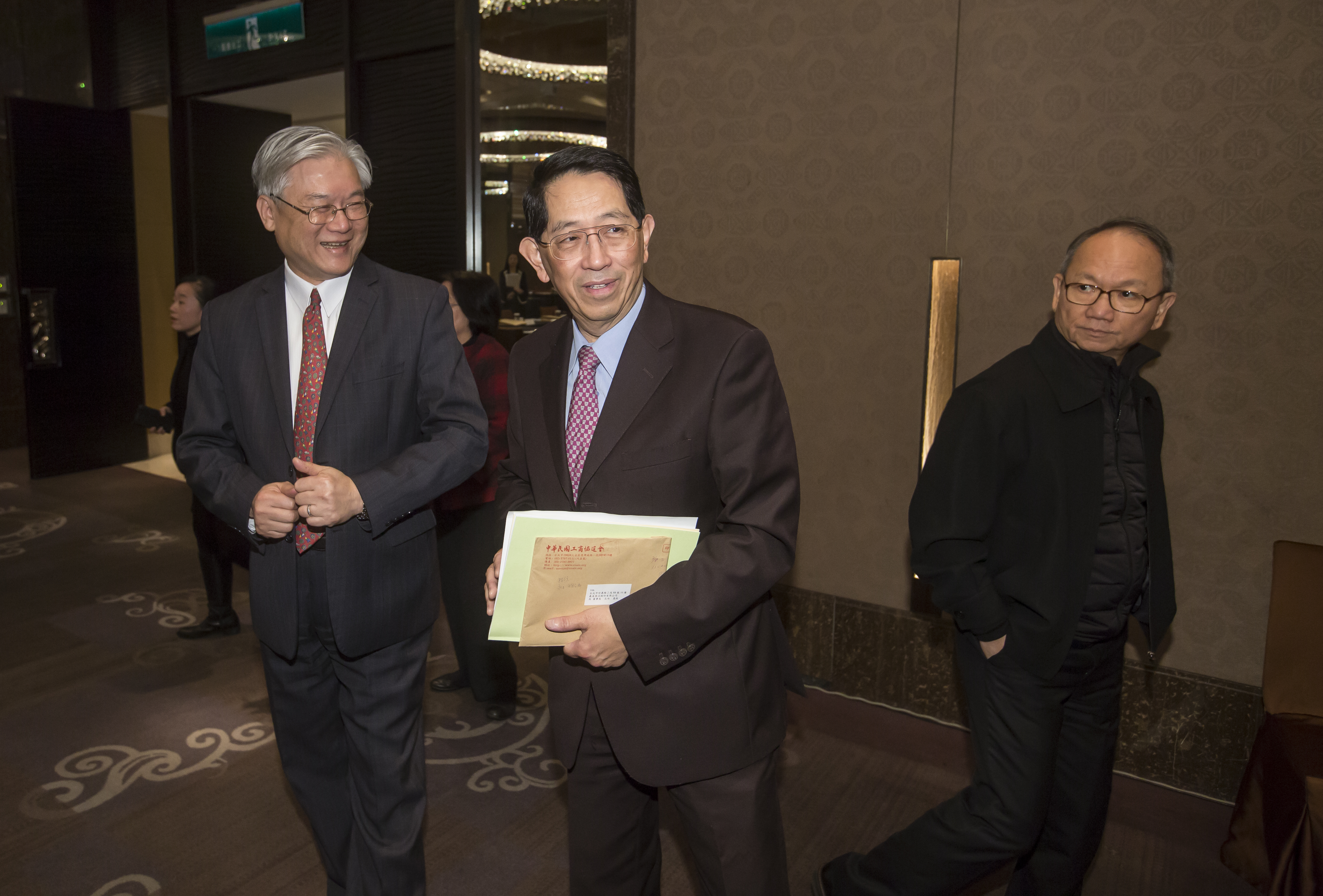 義美董事長高志尚（中）政商關係一流，這次也默默支持女兒搶進汽車銷售業。