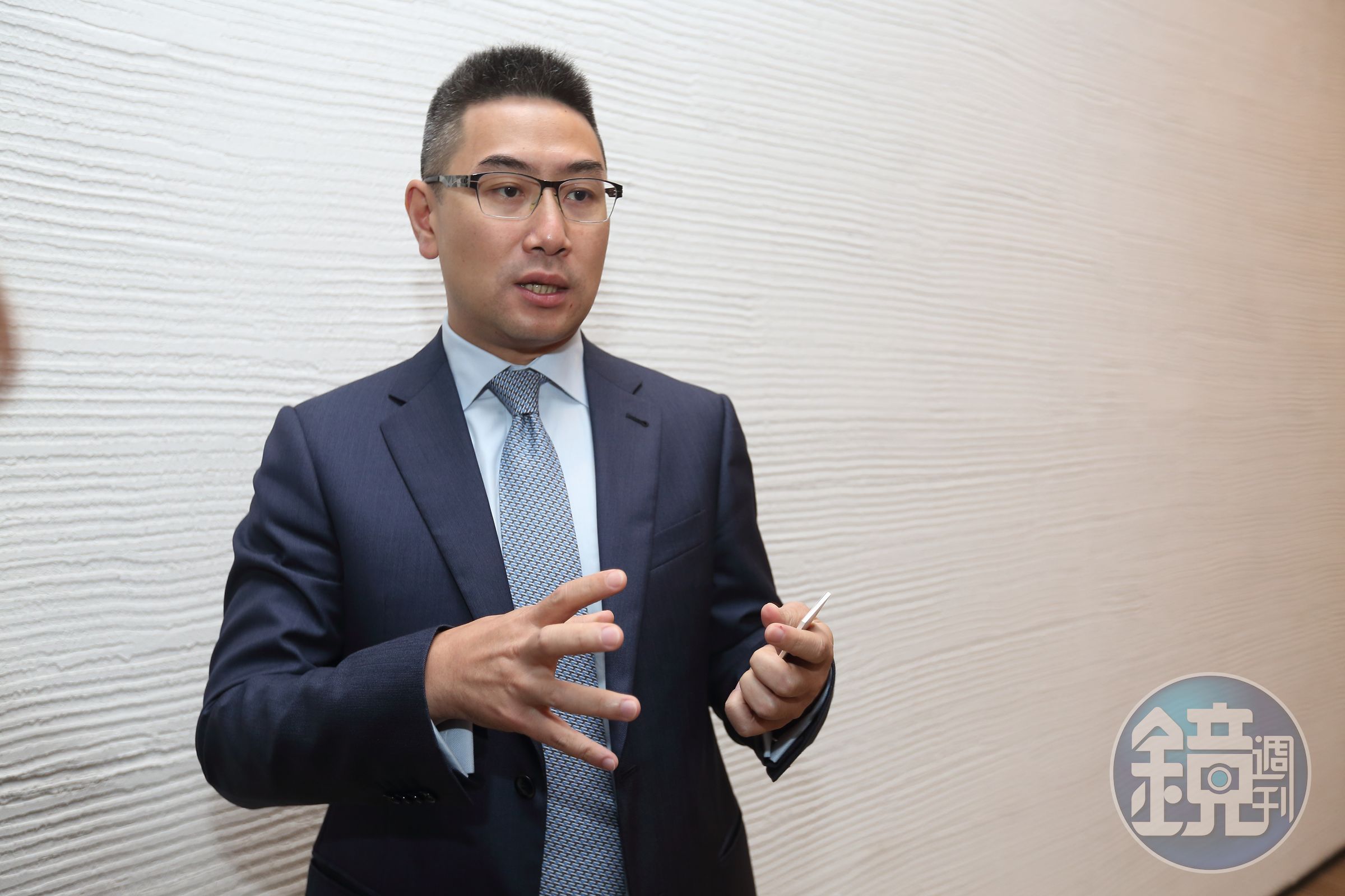 寒舍集團二代蔡伯翰是盛惟公司負責人，代理「車王」勞斯萊斯。