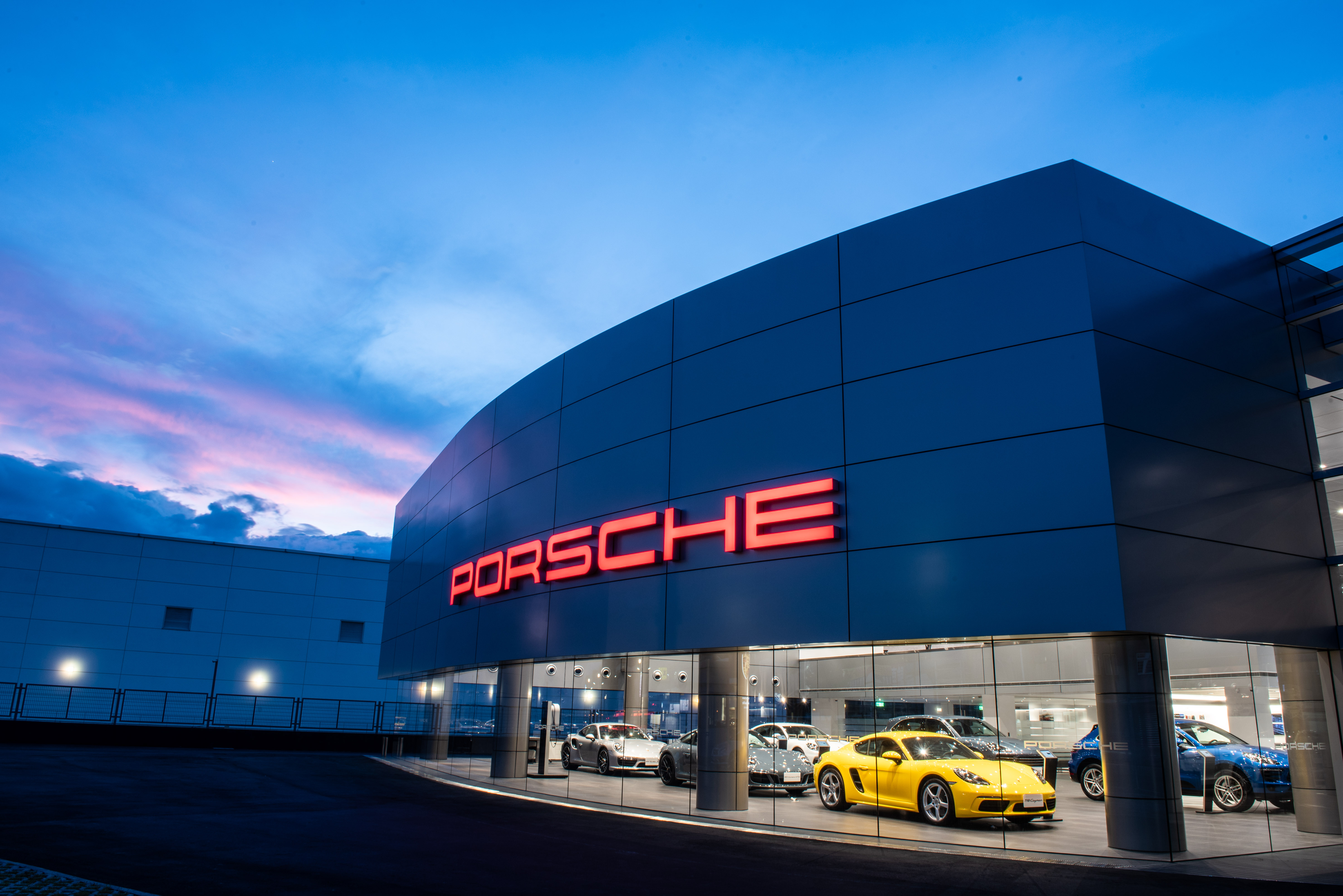 高易誼打造高規格保時捷展示中心，所有設備都是最頂級。