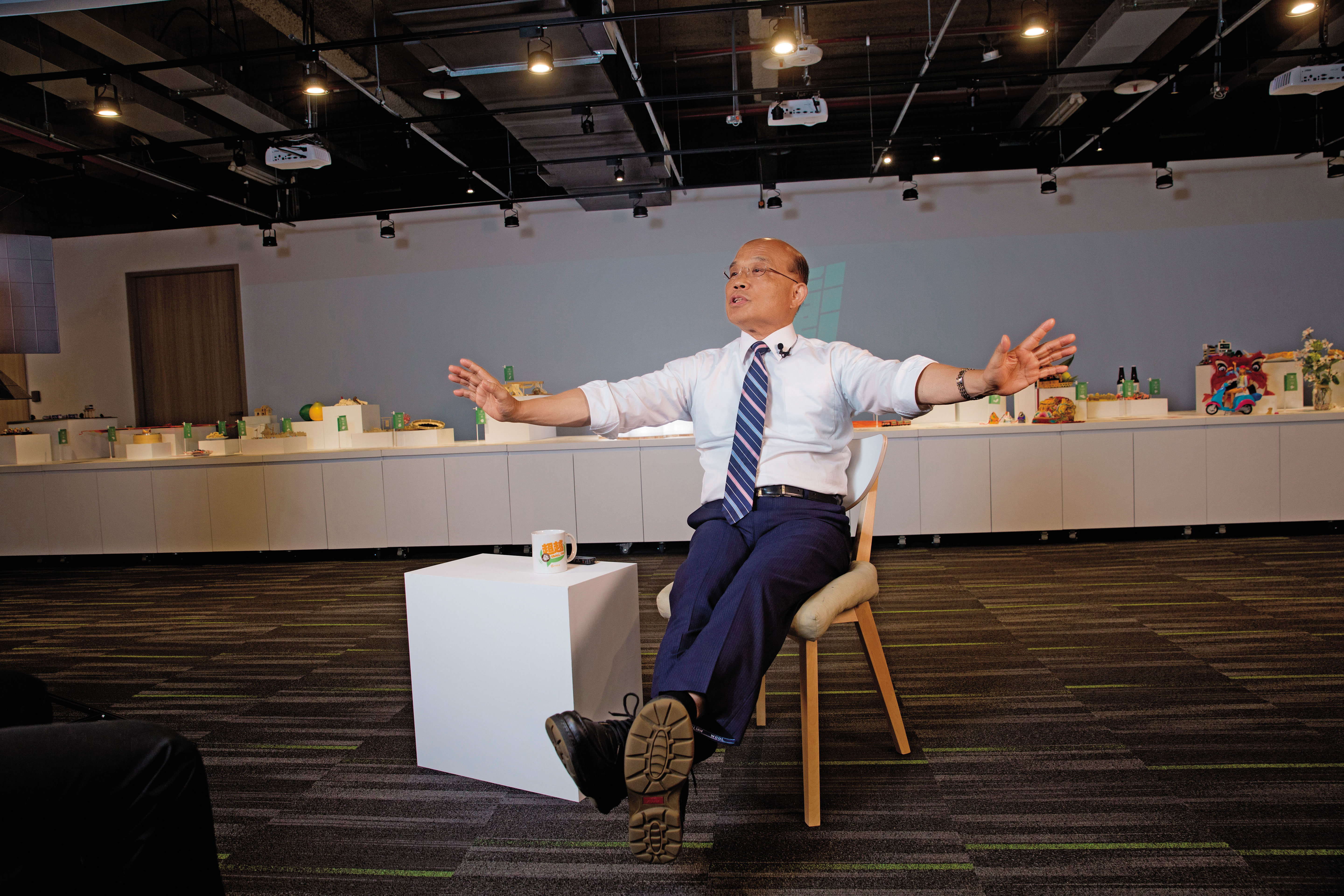 蘇貞昌細數過去台北縣長任內政績，要以自己的魄力與決心爭取市民支持。