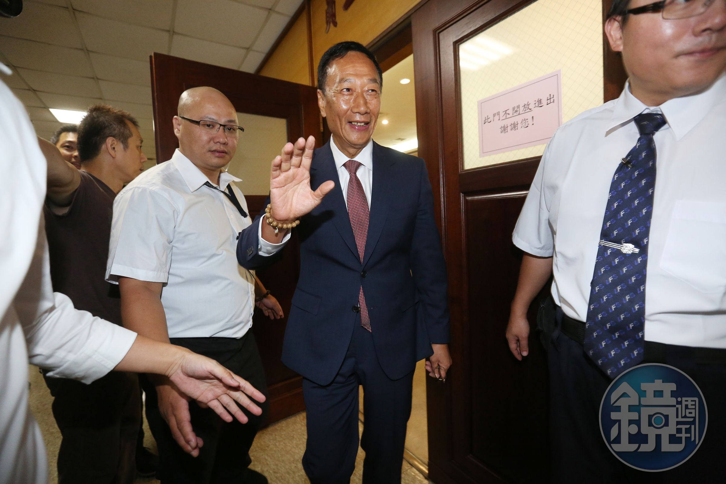 鴻海董事長郭台銘（中）日前接受專訪，再被問到參選總統議題，郭董說，「我連百萬分之一的意願，幾乎都沒有。」