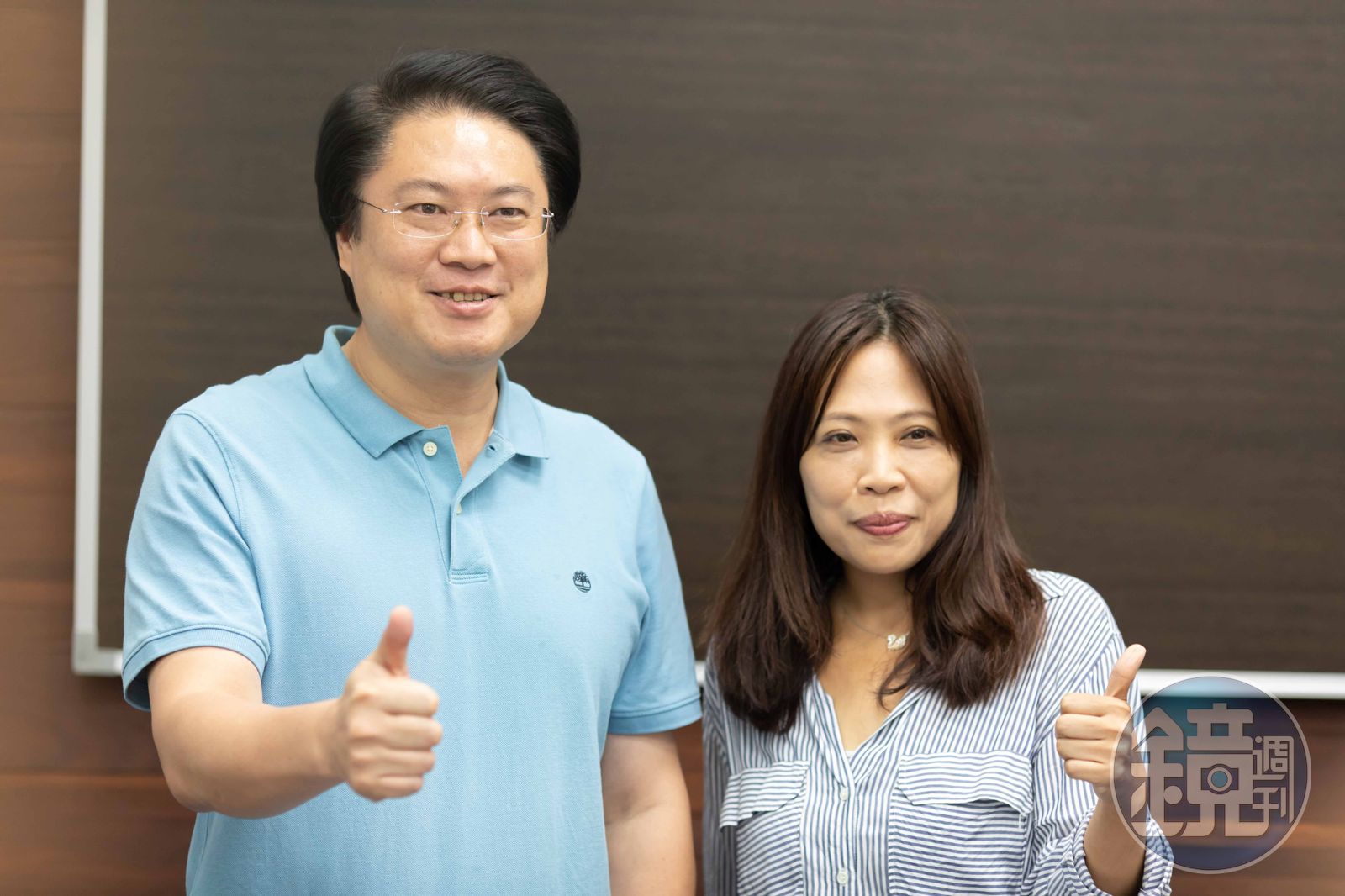 基隆市政府發言人由機要祕書陳靜萍(右)擔任。