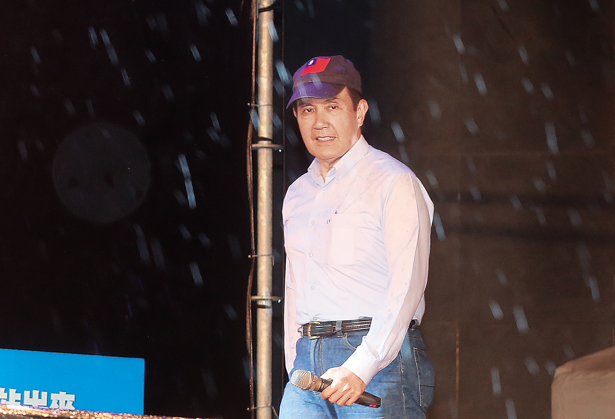 馬英九明知有違法之虞，仍堅持和余建新完成交易，引爆一連串黨產賤賣弊端。