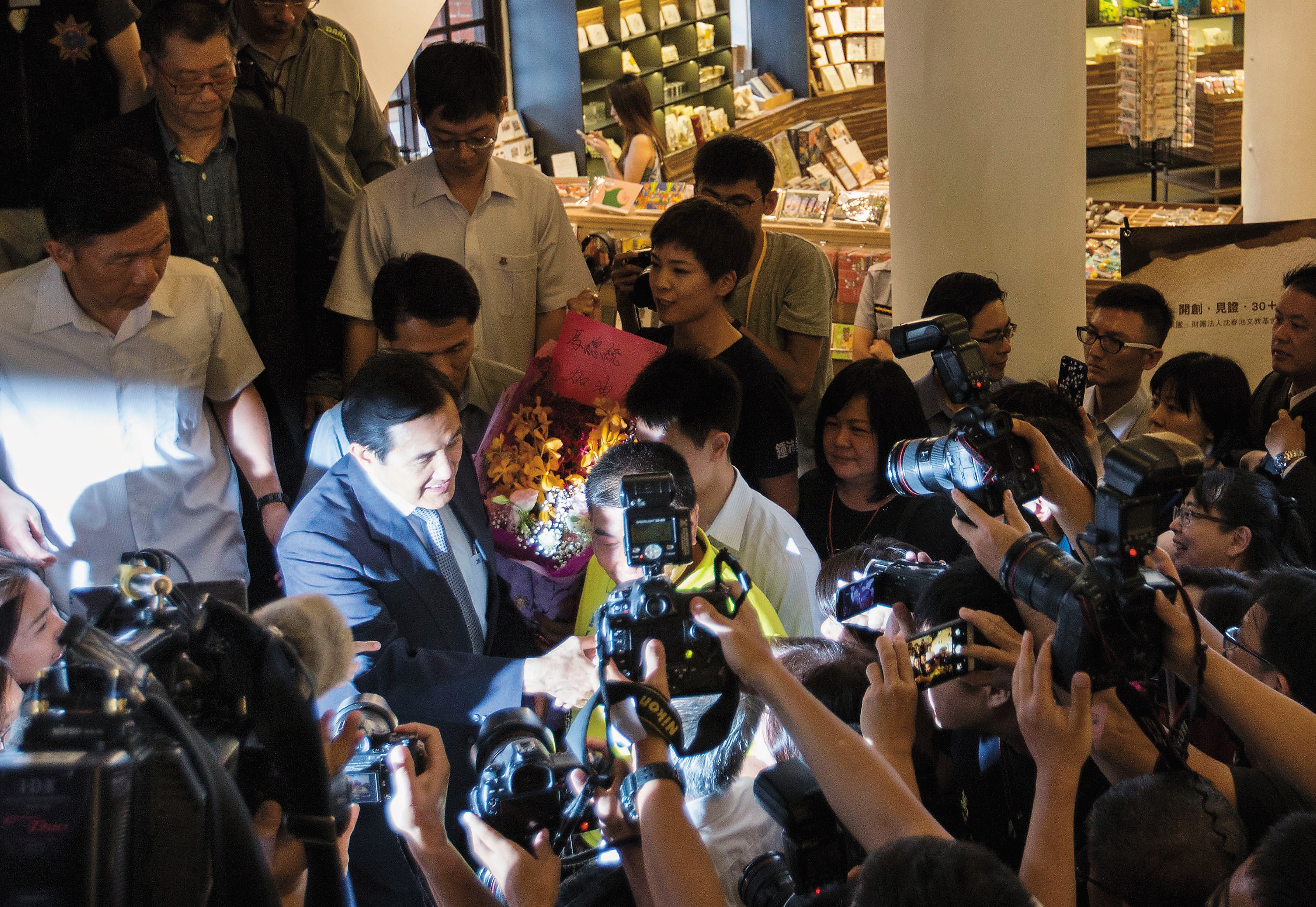 馬英九因三中案遭起訴後,公開痛批檢方羅織罪名、政治起訴,將全力迎戰。
