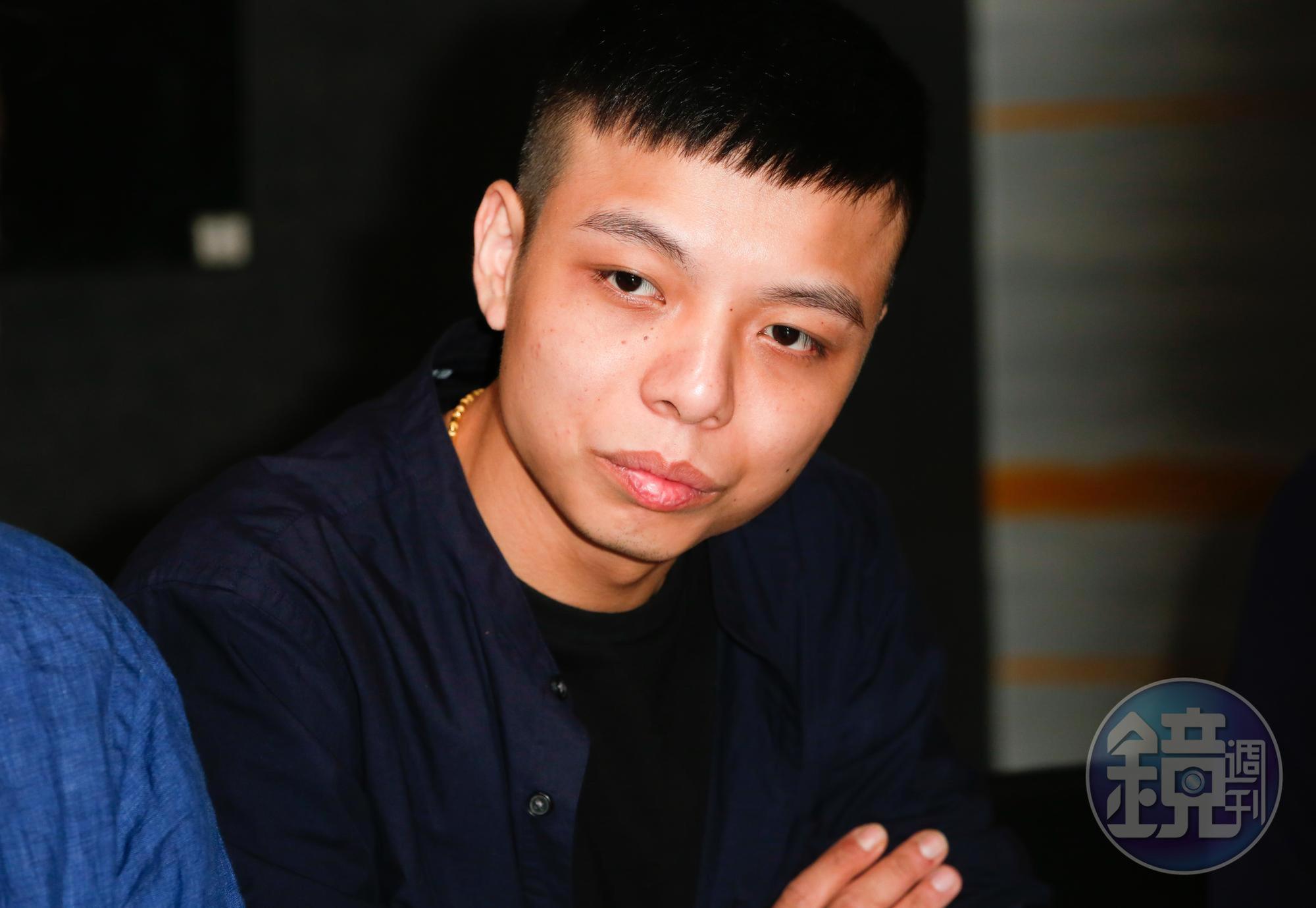鼓手小賴看了《孤狼之血》對電影台詞「走在鋼索上,稍有偏差就會掉下去」感觸頗深。