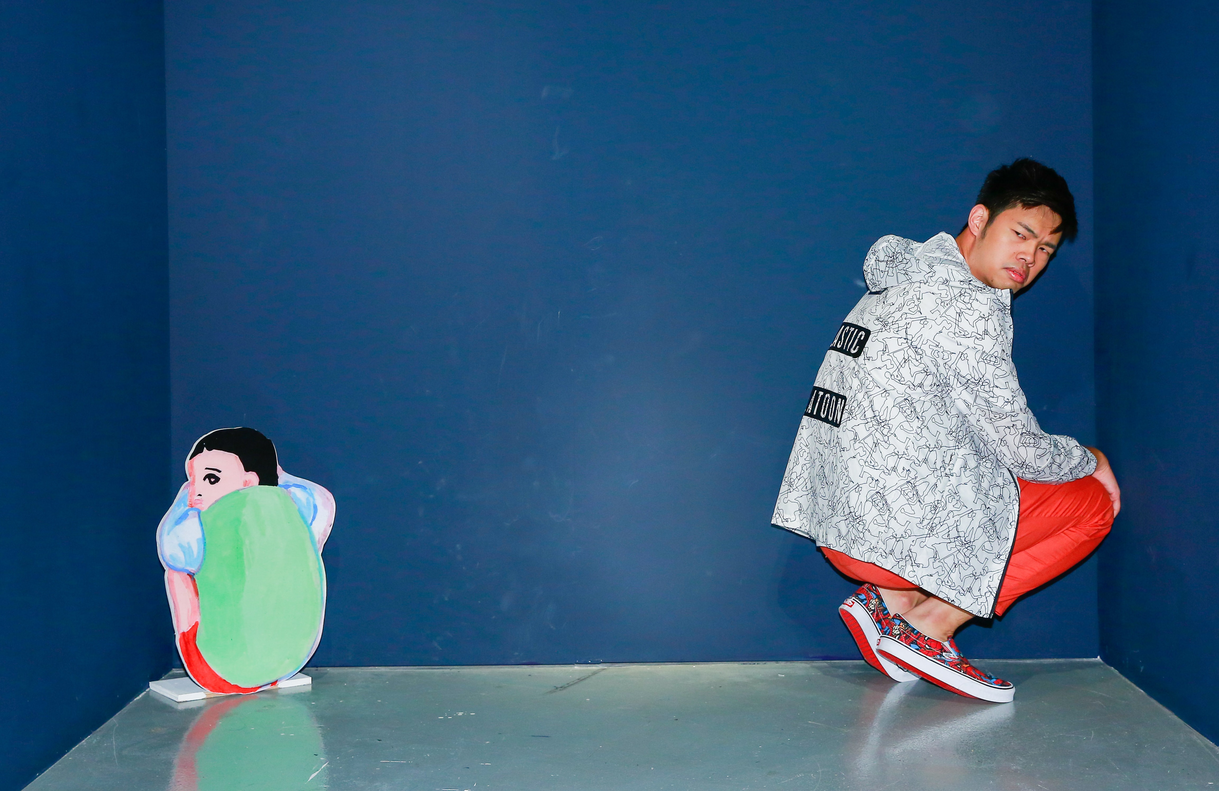 陳大天看KUSO展覽，擺出各種姿勢跟表情搞笑無極限。