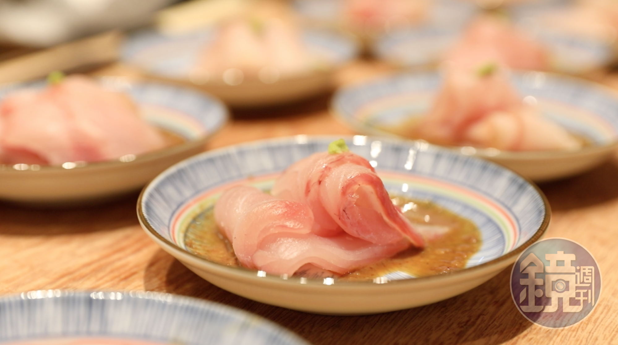 前菜生魚片隨季節替換,搭配胡麻醬油醇郁鮮美。