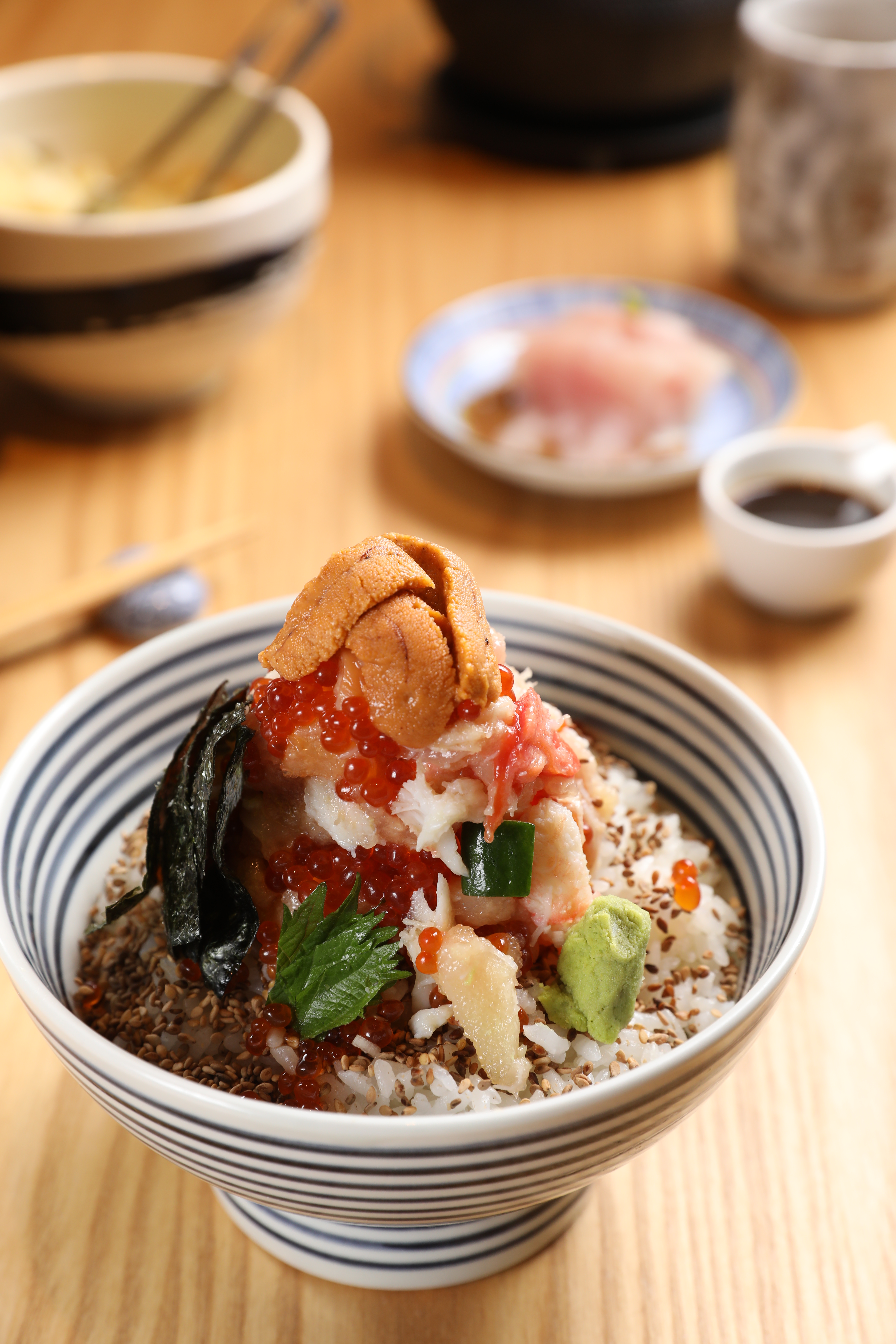要價第二高的「松」同樣有馬糞海膽、鮭魚卵和鱈場蟹。（790元／套餐）