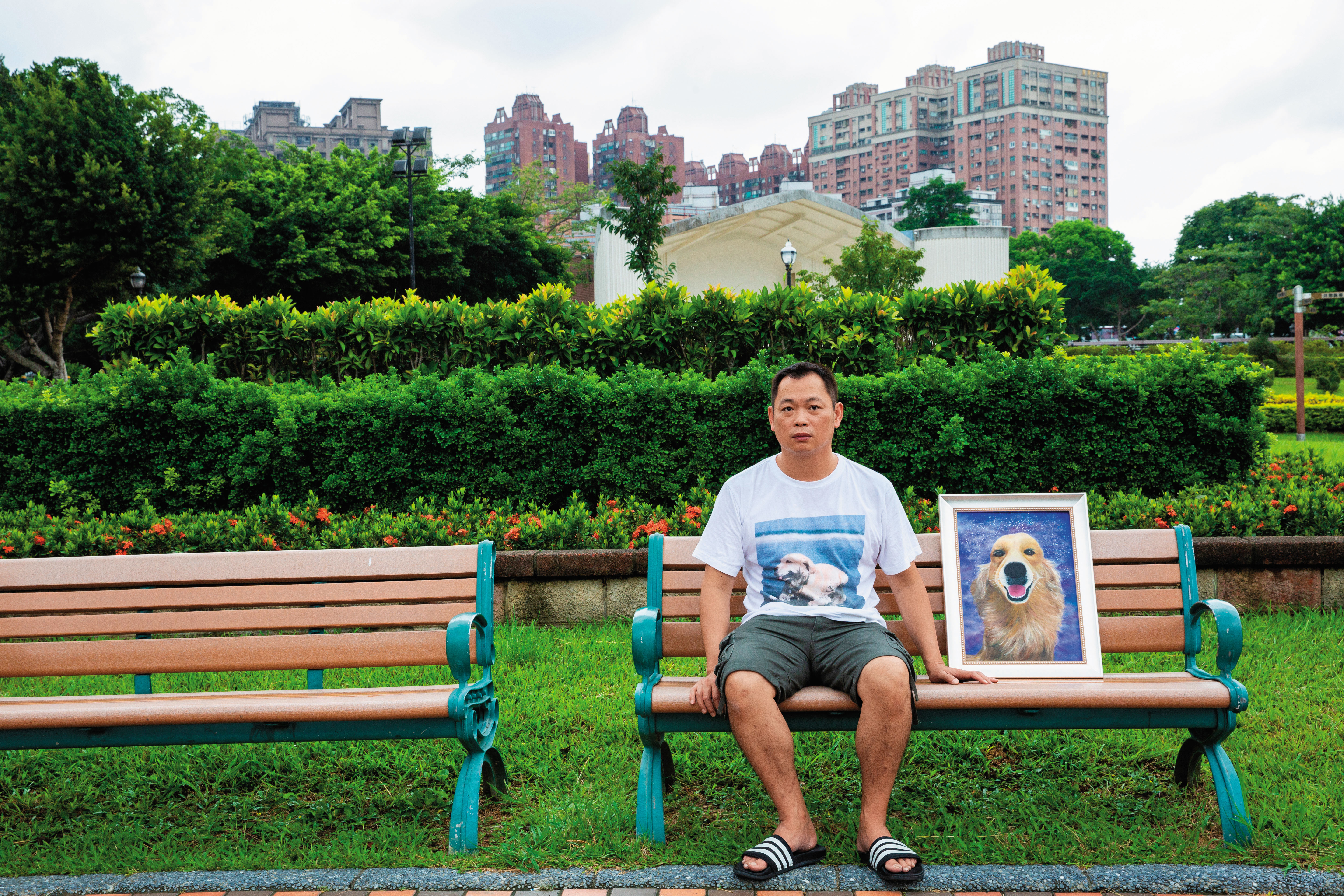 葉建緯印了70多件有Bella的T恤分送朋友，他們會穿著它到世界各地拍照打卡，像是完成他的願望。