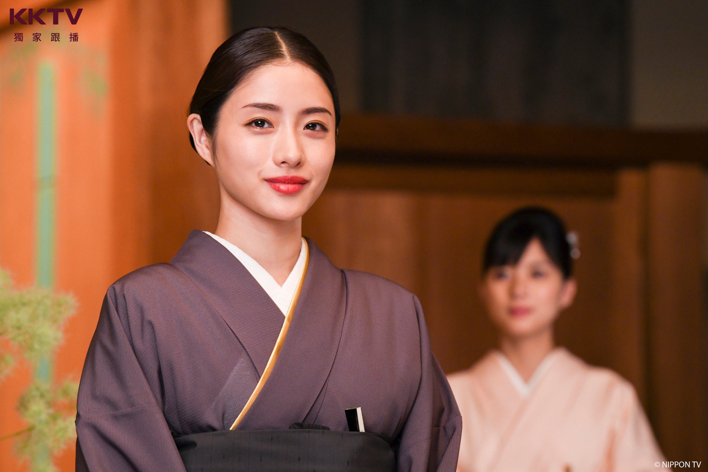 石原聰美坦承一直以來都想與編劇野島伸司合作,這次演出《高嶺之花》讓她十分開心。(KKTV提供)